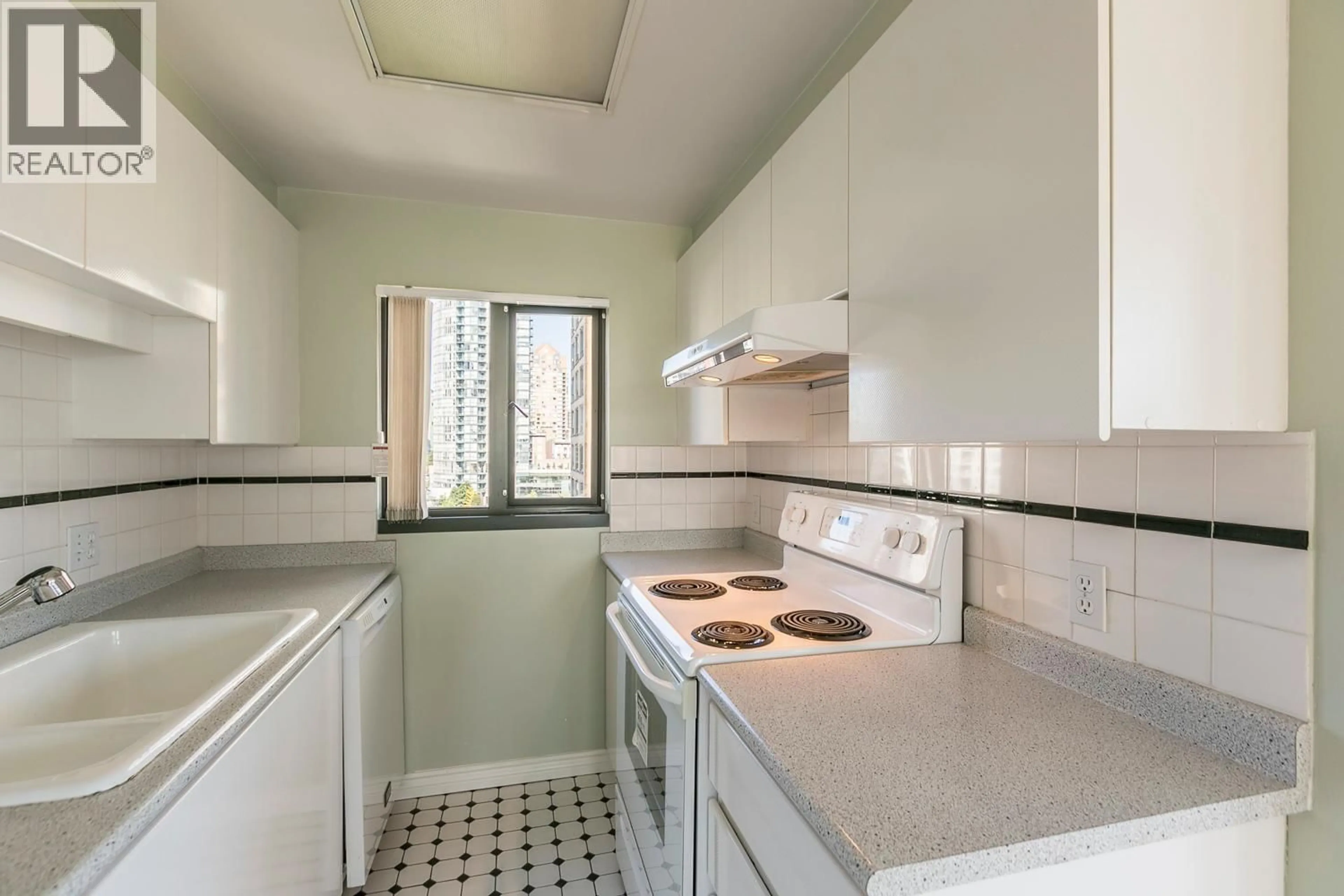 Standard kitchen, ceramic/tile floor for 905 - 1155 HOMER STREET, Vancouver British Columbia V6B5T5