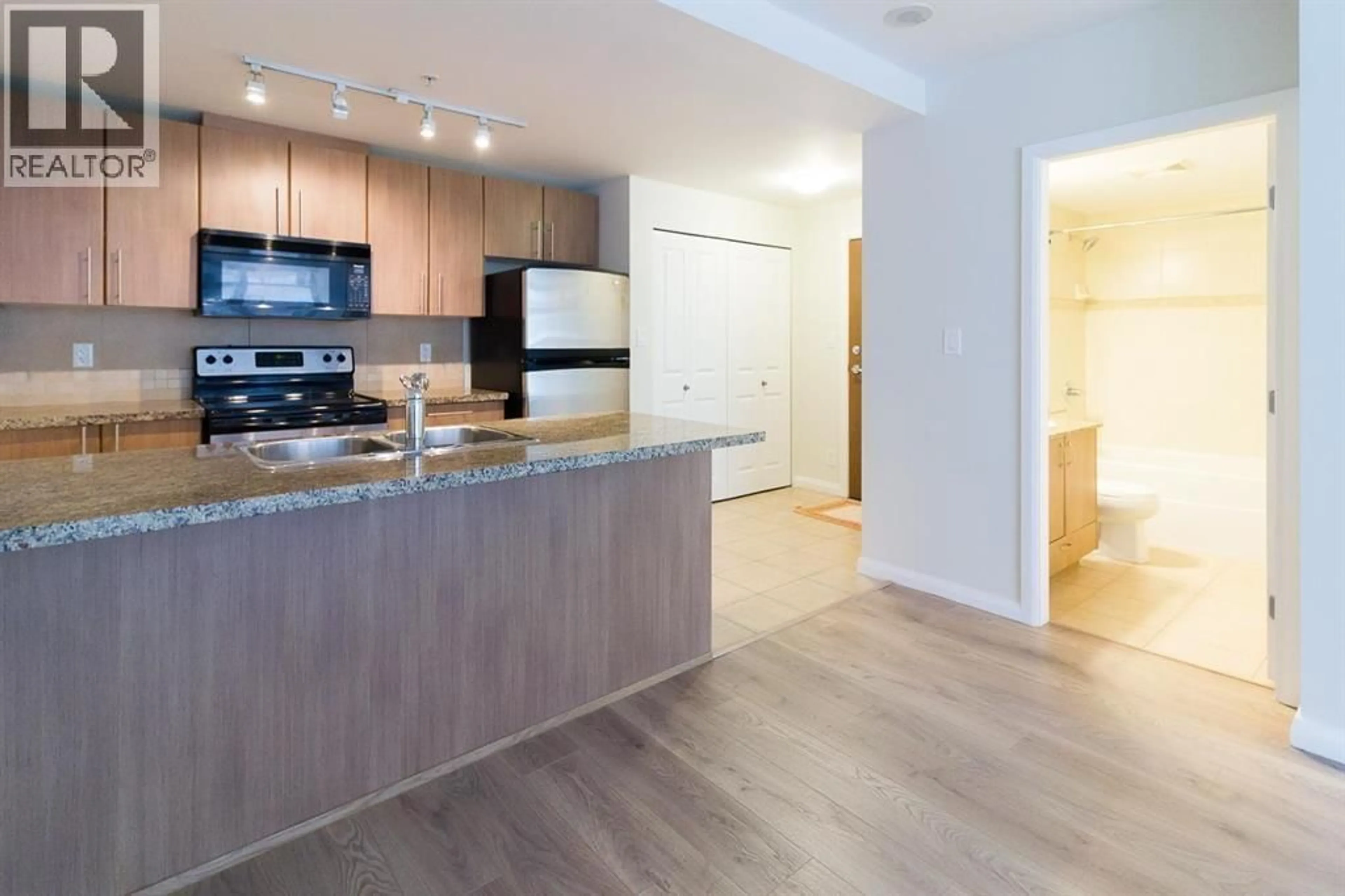 Open concept kitchen, wood/laminate floor for 1005 - 898 CARNARVON STREET, New Westminster British Columbia V3M0C3