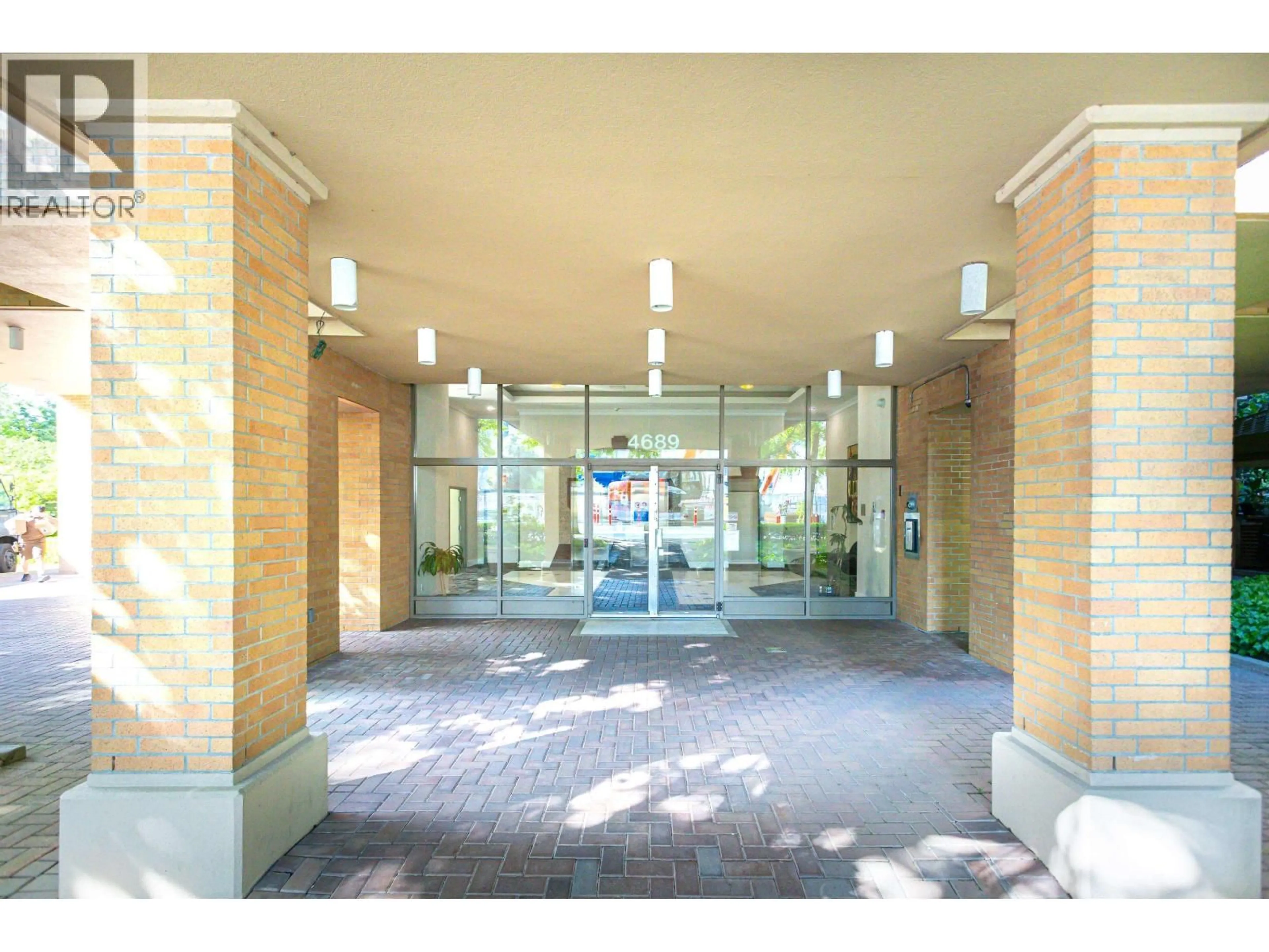 Indoor foyer for 1202 - 4689 HAZEL STREET, Burnaby British Columbia V5H4R6