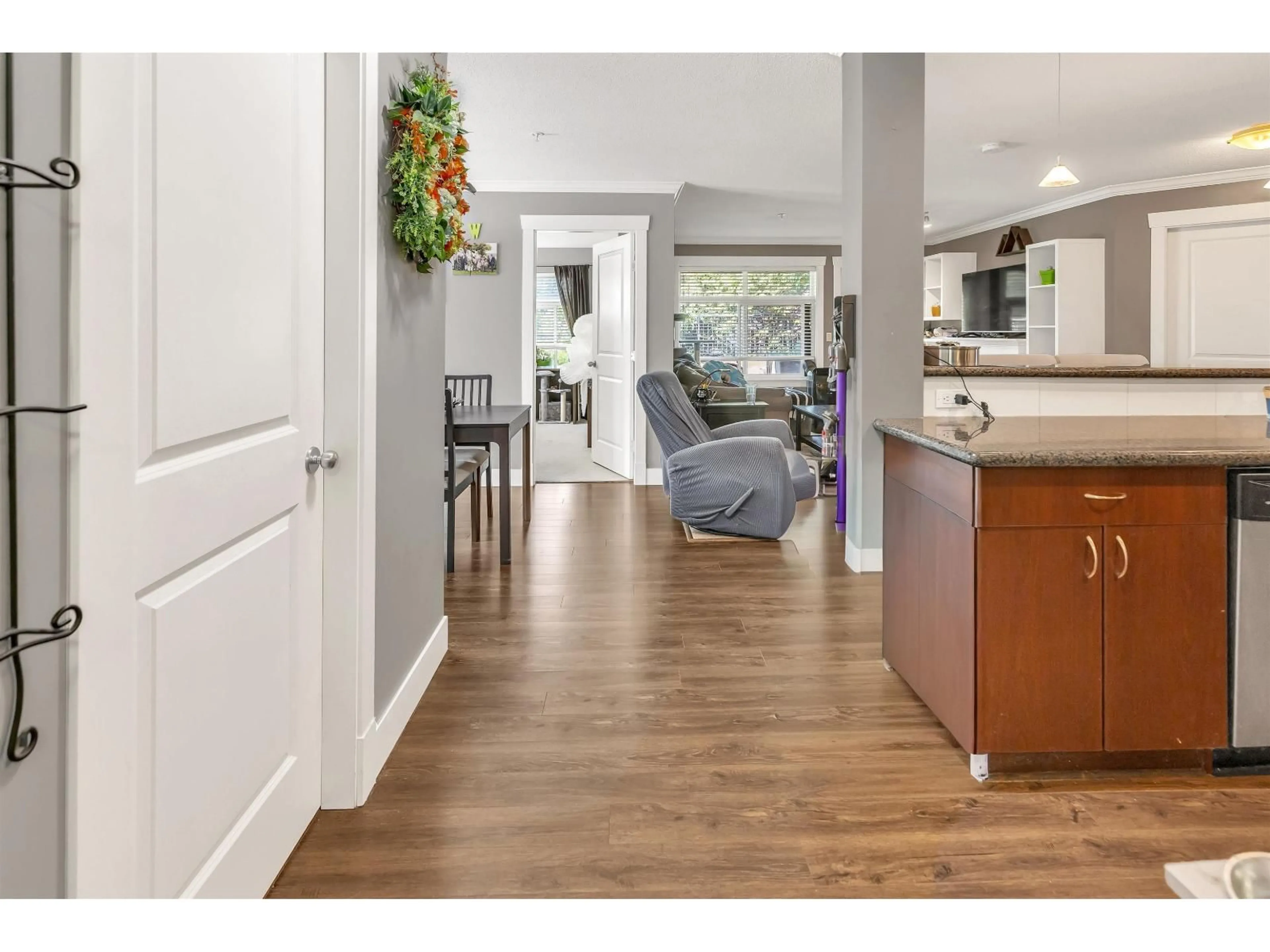 Indoor entryway for 108 - 33255 OLD YALE, Abbotsford British Columbia V2S8R2