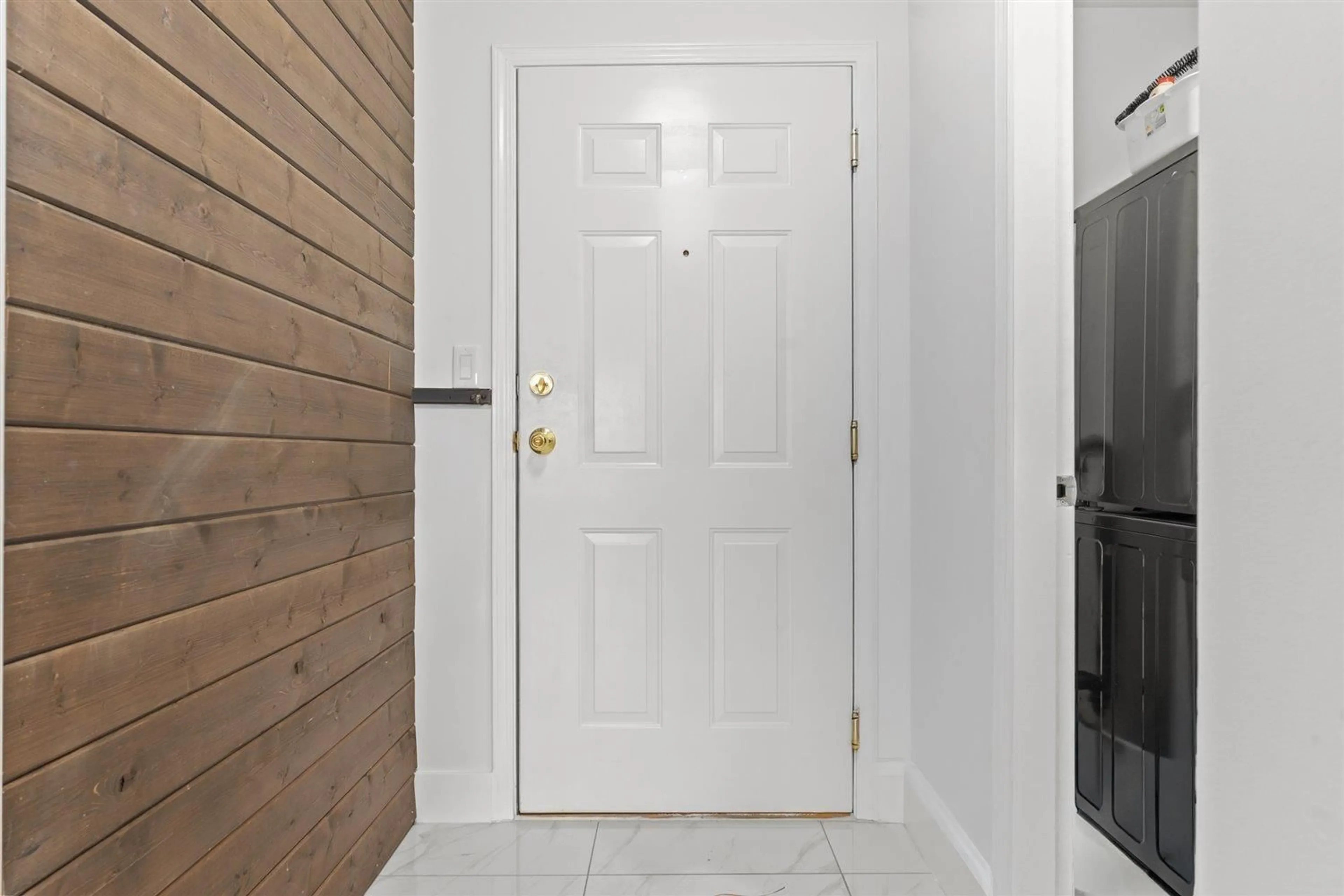 Indoor entryway for 406 - 33708 KING, Abbotsford British Columbia V2S8C6
