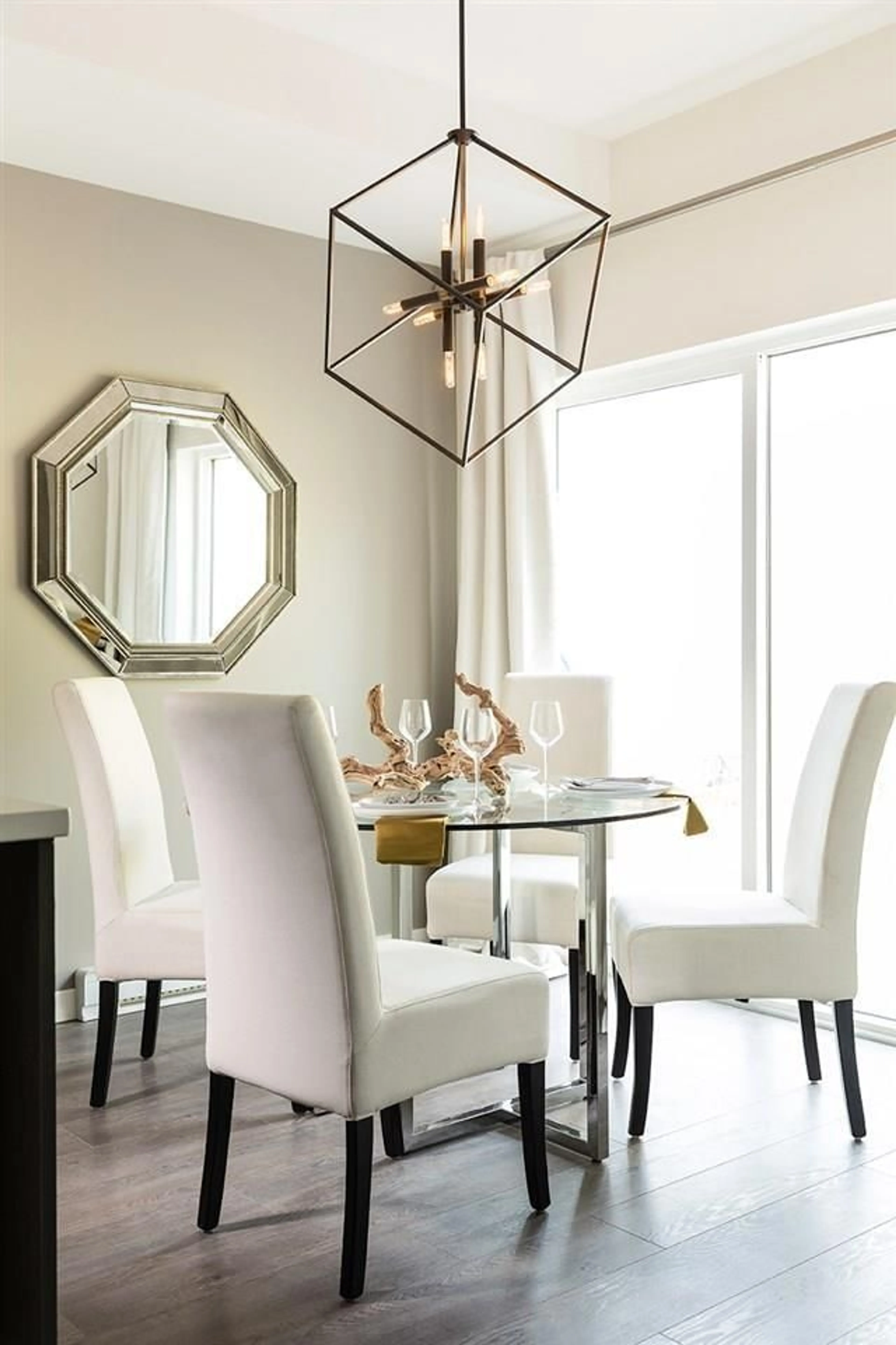 Dining room, wood/laminate floor for 13 - 2796 ALLWOOD, Abbotsford British Columbia V2T0J4