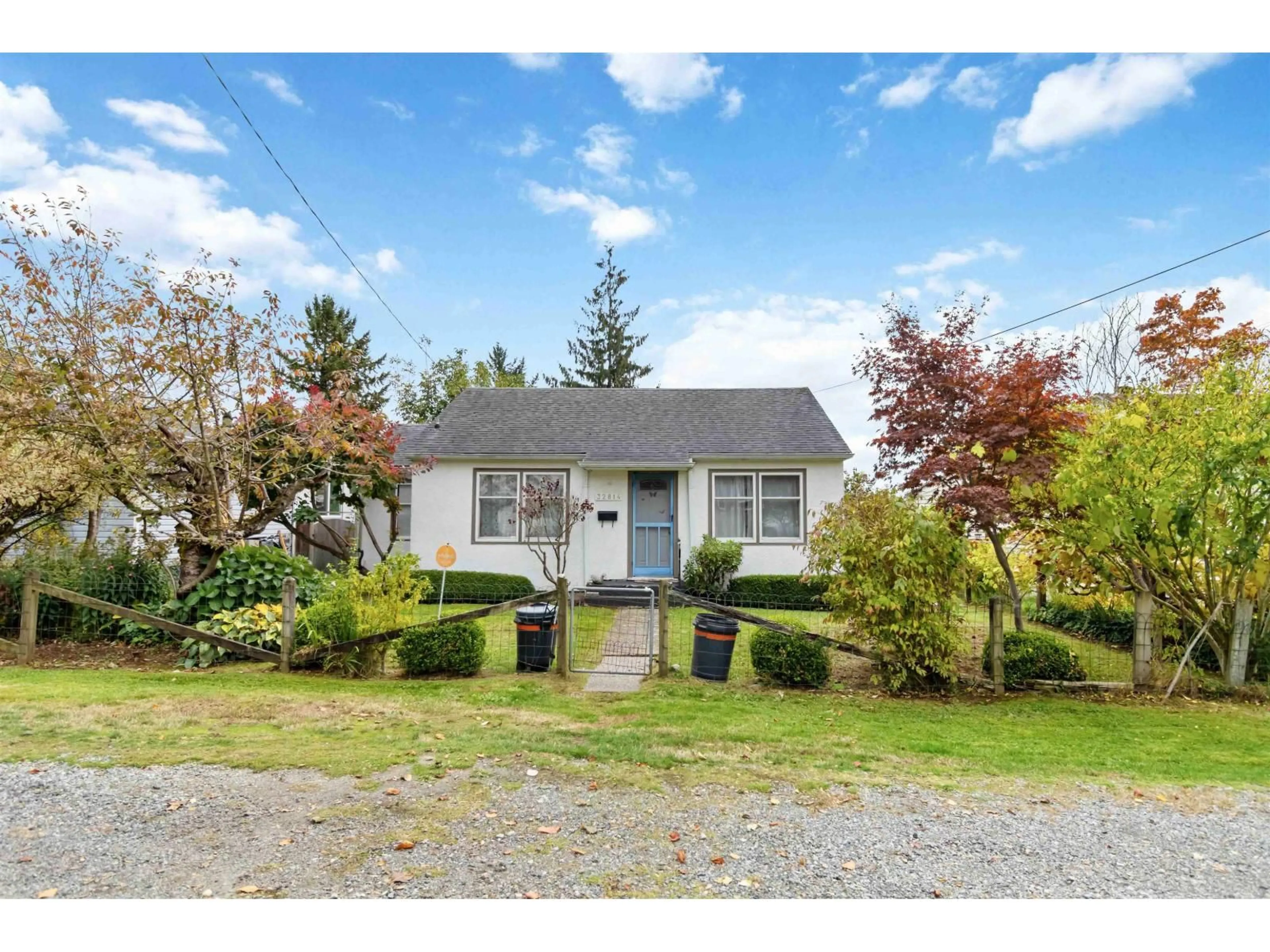 Home with vinyl exterior material, street for 32814 4TH, Mission British Columbia V2V1R6