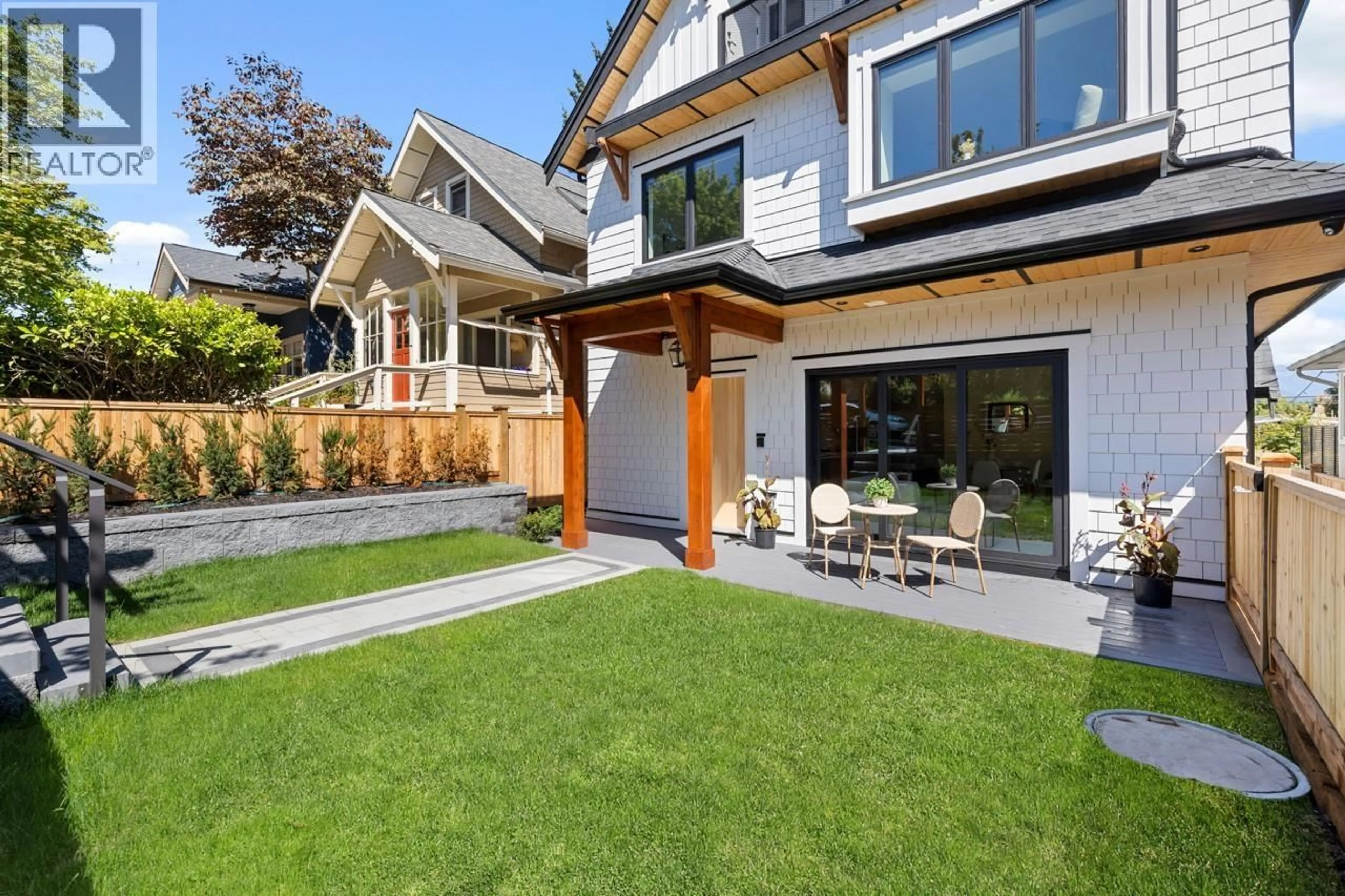 Unknown for 1 - 2247 PARKER STREET, Vancouver British Columbia V5L2L8