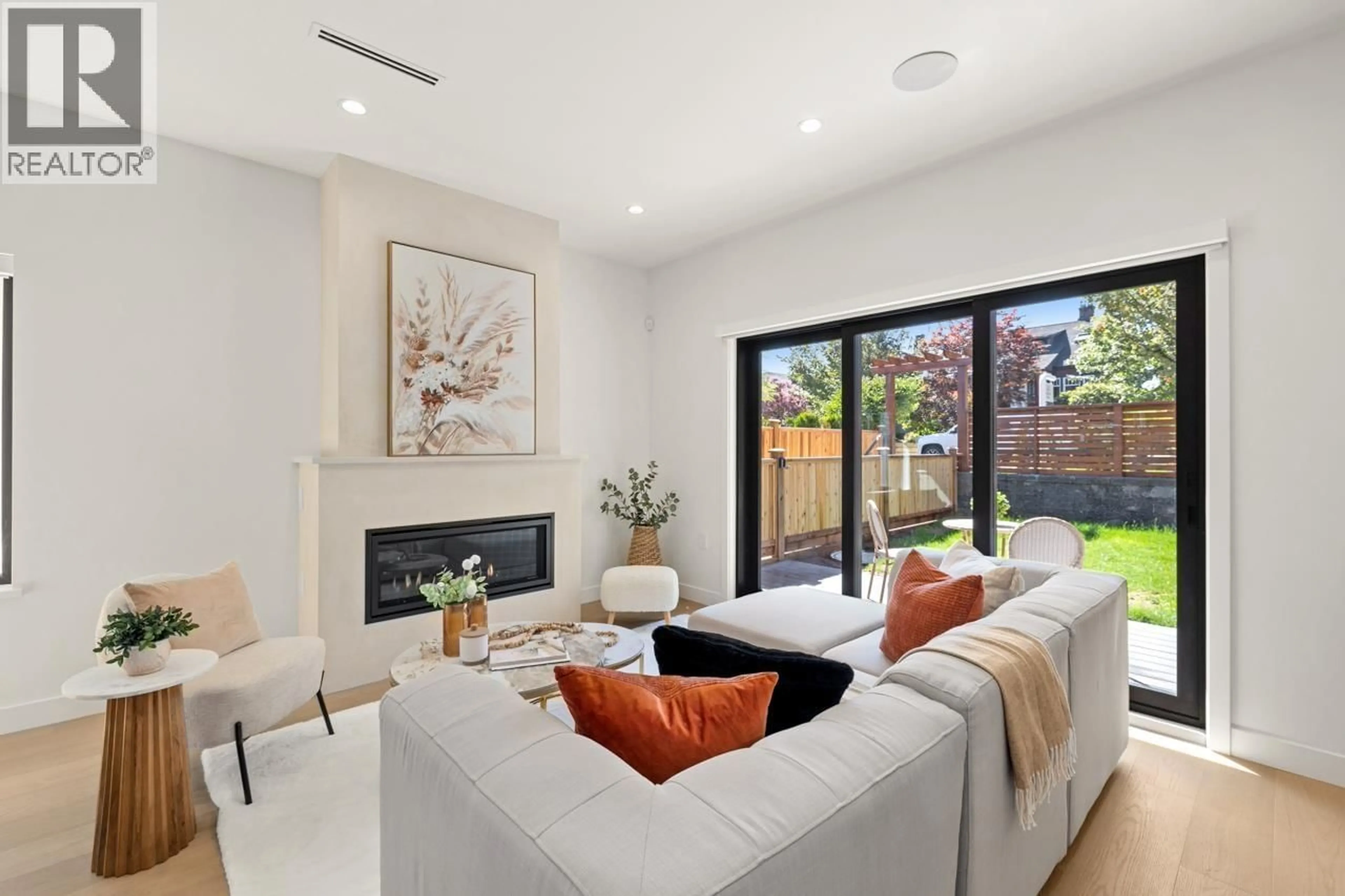 Living room with furniture, ceramic/tile floor for 1 - 2247 PARKER STREET, Vancouver British Columbia V5L2L8