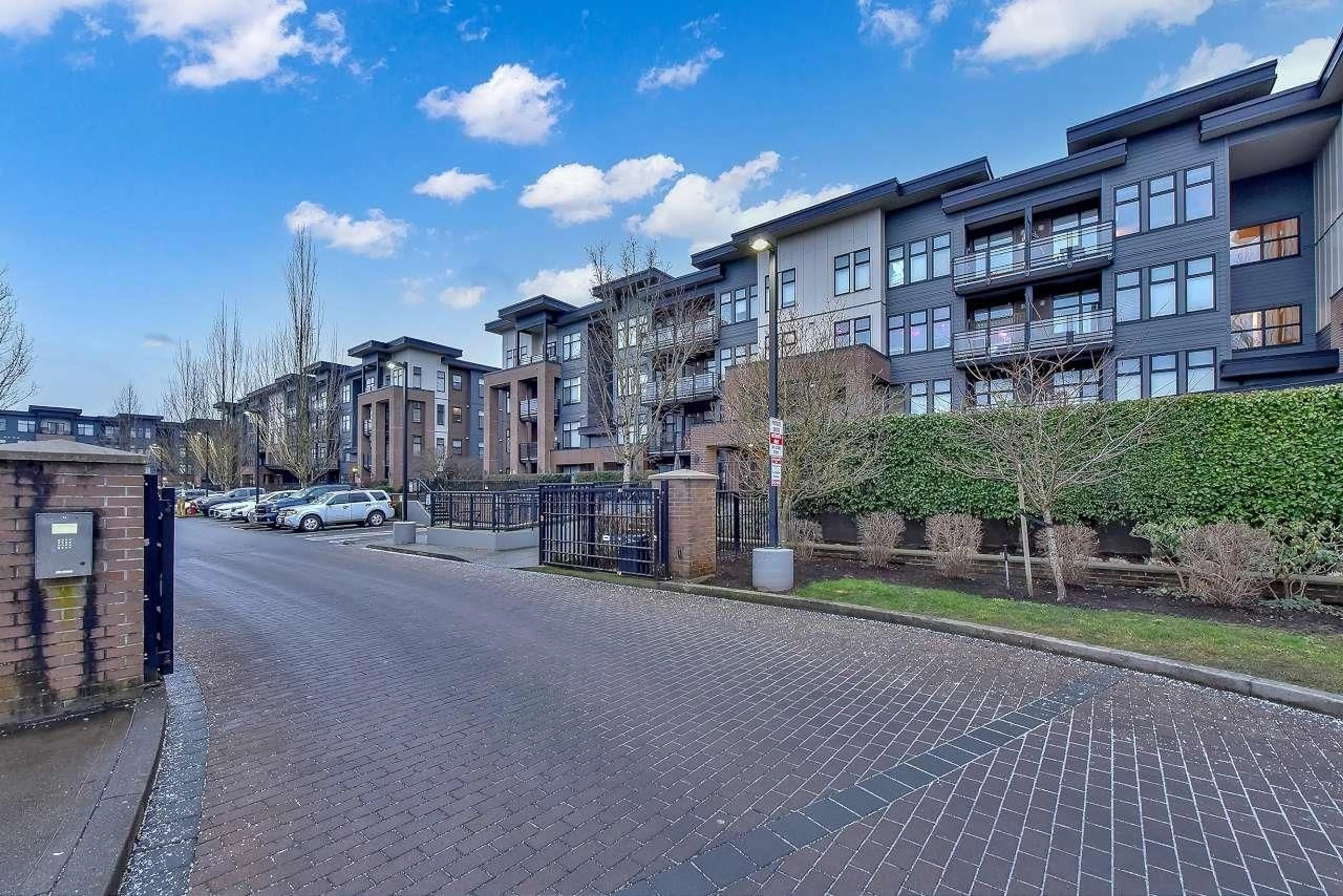 A pic from outside/outdoor area/front of a property/back of a property/a pic from drone, street for 301 - 20058 FRASER, Langley British Columbia V3A0E5