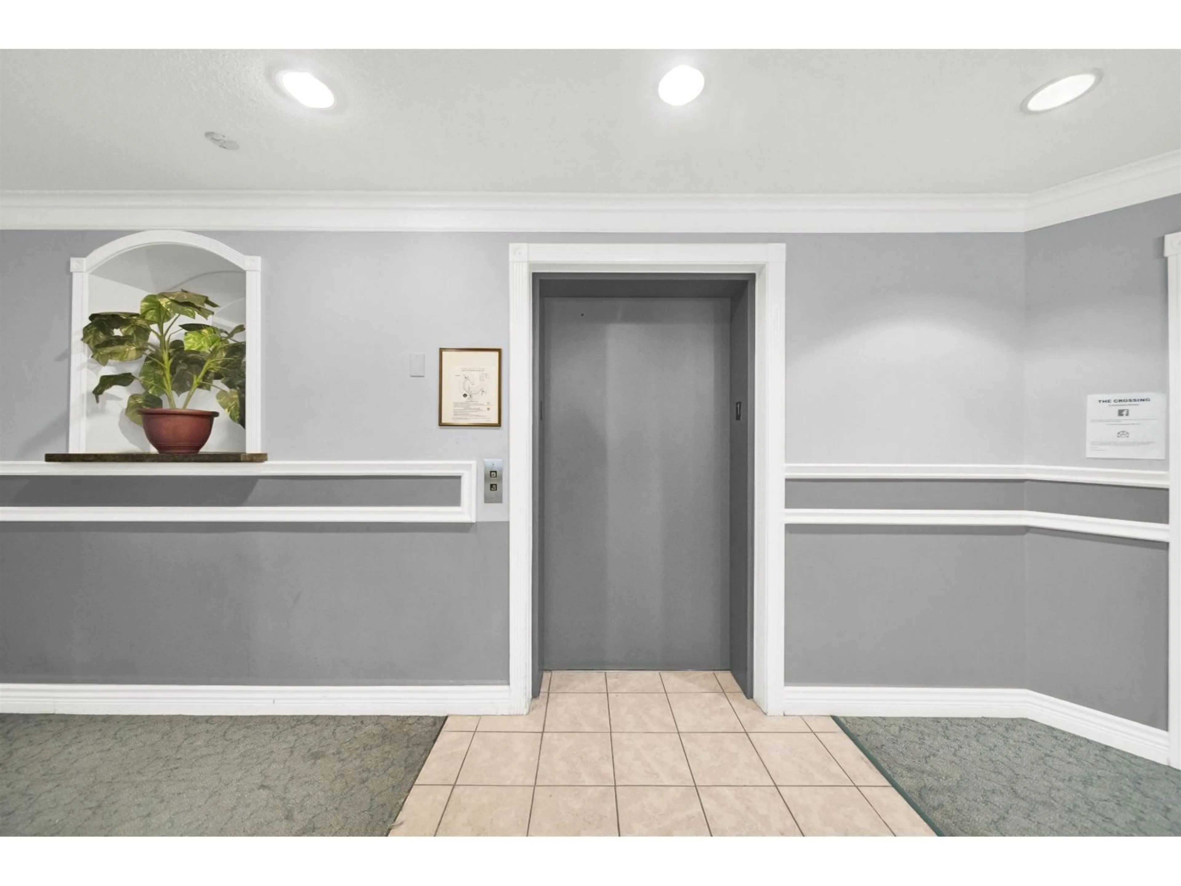 Indoor foyer for 210 - 8115 121A, Surrey British Columbia V3W1J2