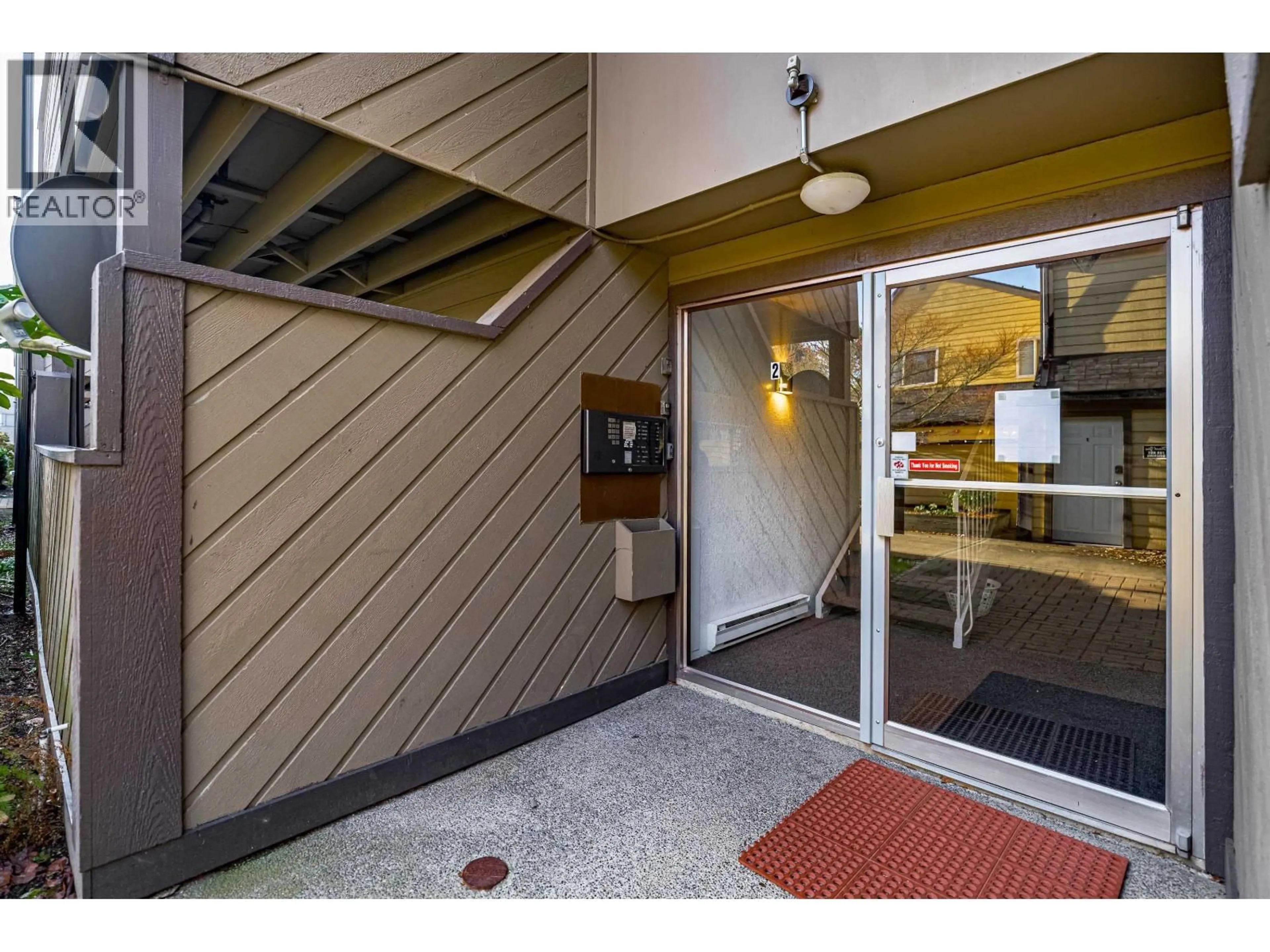 Indoor foyer for 252 - 5421 10 AVENUE, Delta British Columbia V4M3T9