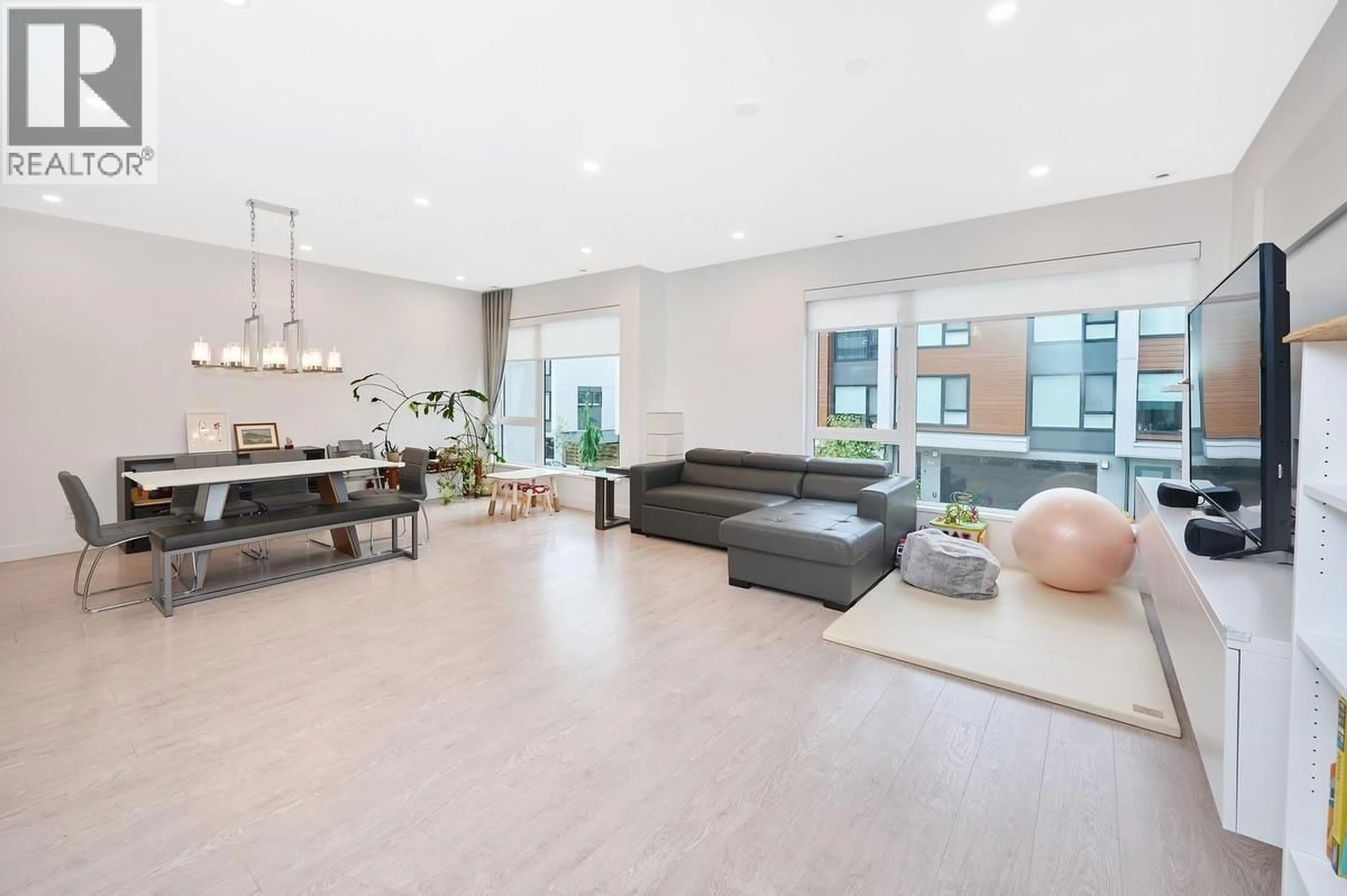 Living room with furniture, unknown for 30 - 3597 MALSUM DRIVE, North Vancouver British Columbia V7G0B2