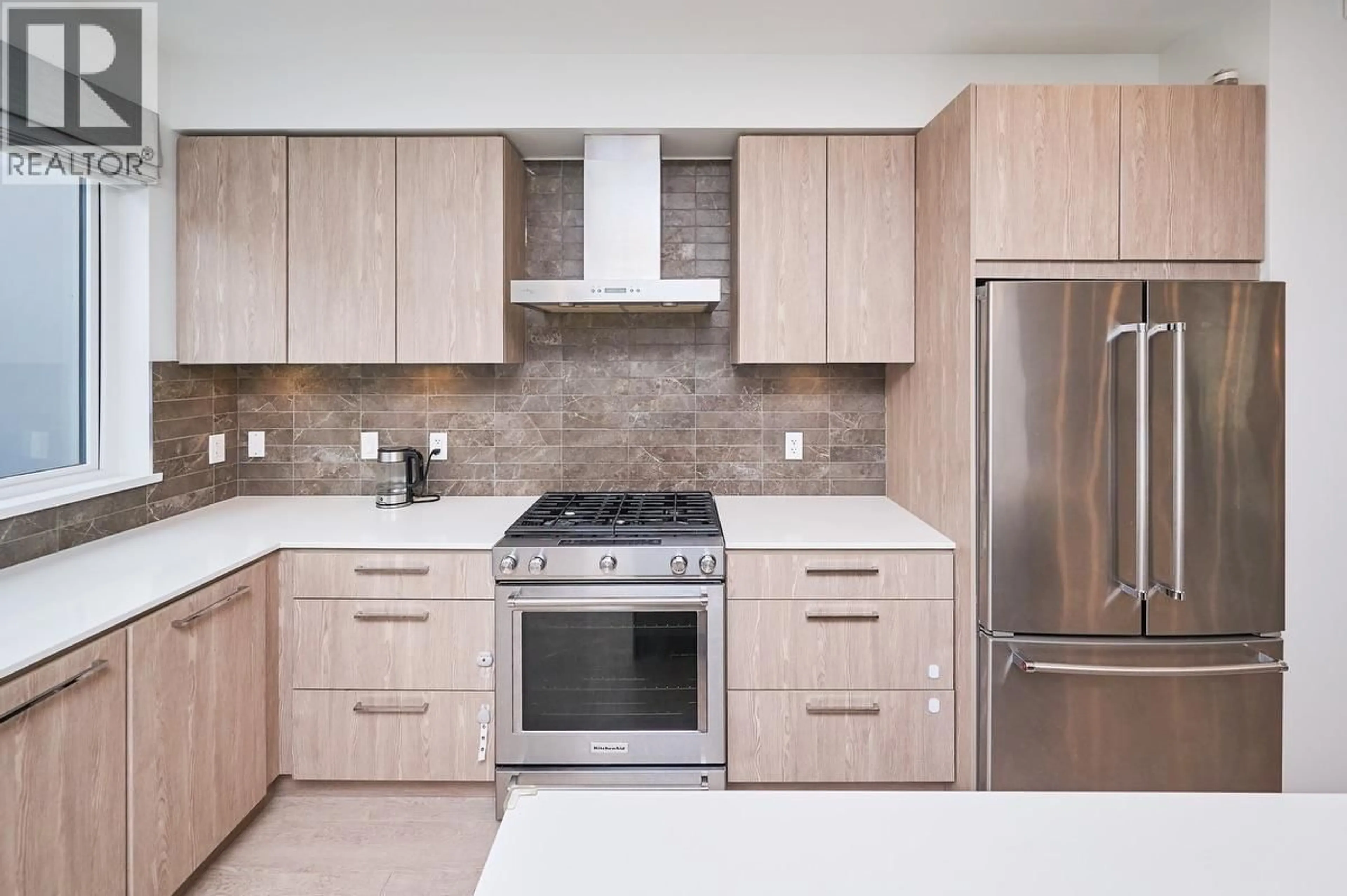 Contemporary kitchen, ceramic/tile floor for 30 - 3597 MALSUM DRIVE, North Vancouver British Columbia V7G0B2