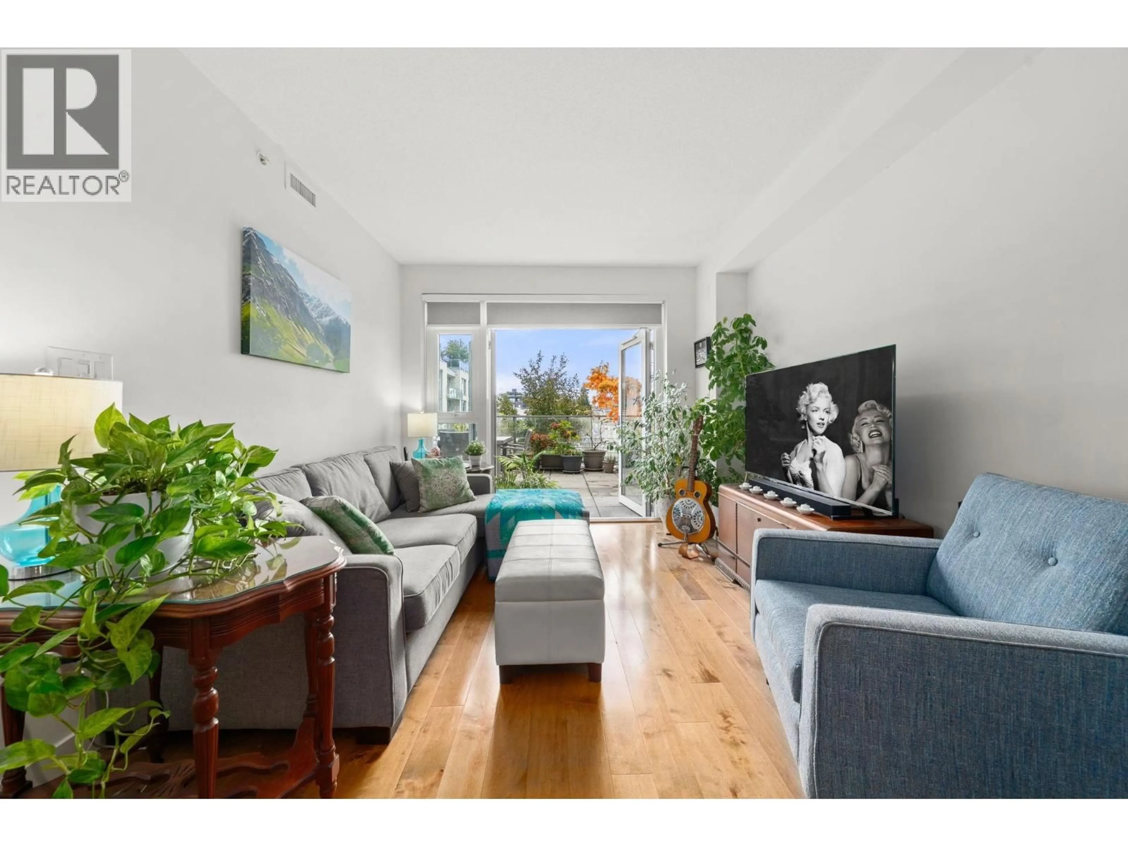 Living room with furniture, wood/laminate floor for 205 - 4083 CAMBIE STREET, Vancouver British Columbia V5Z0G9