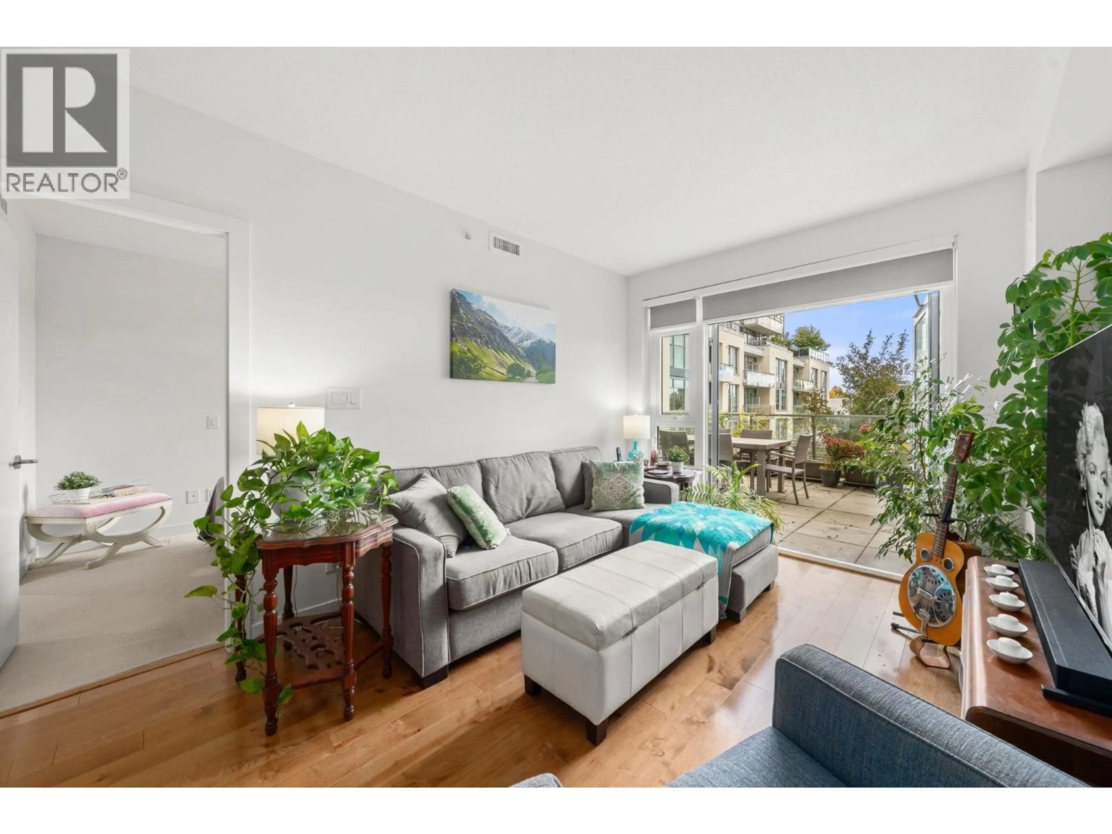 Living room with furniture, wood/laminate floor for 205 - 4083 CAMBIE STREET, Vancouver British Columbia V5Z0G9