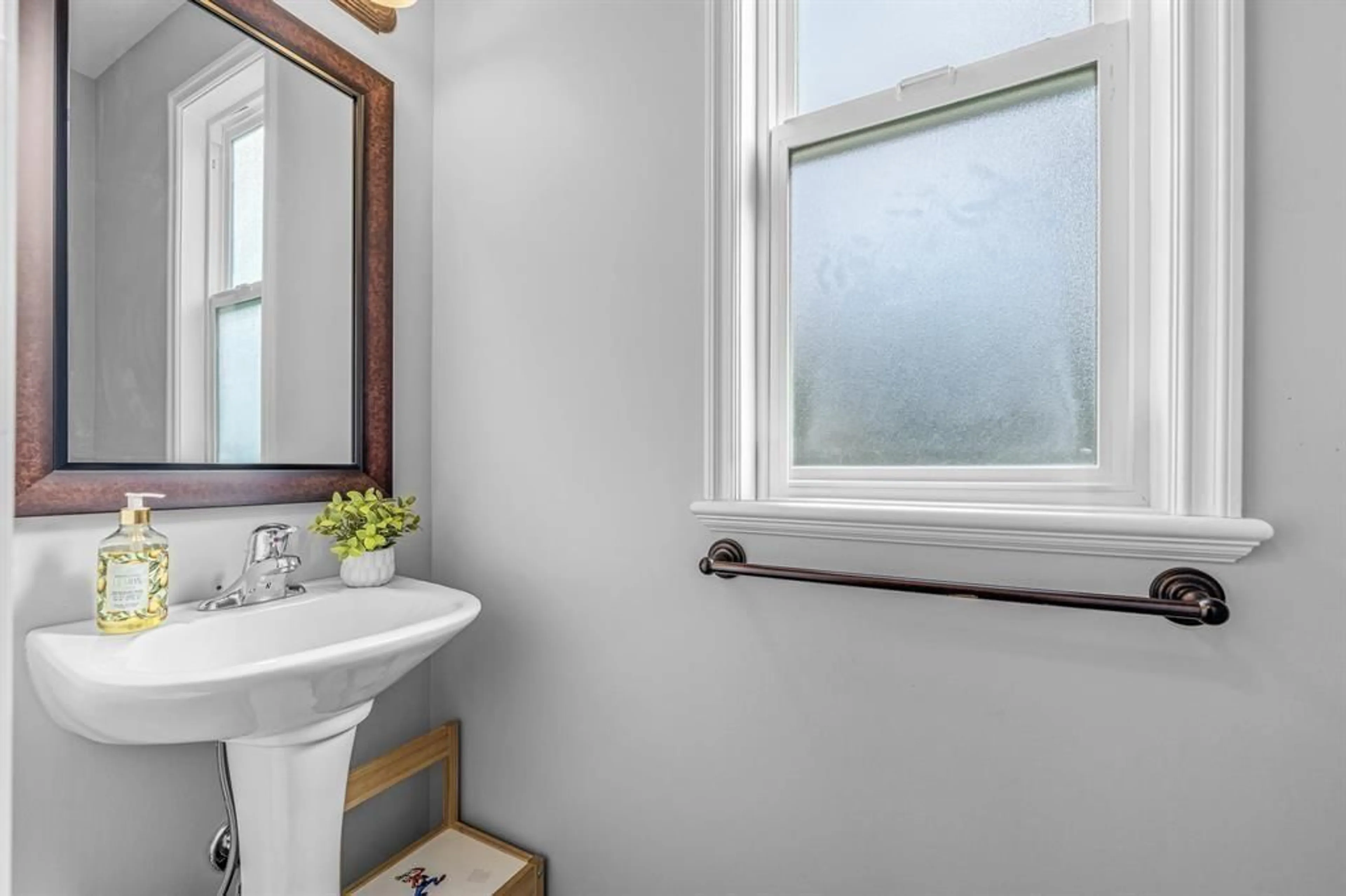 Standard bathroom, ceramic/tile floor for 12 - 46808 HUDSON ROAD, Chilliwack British Columbia V2R0L4