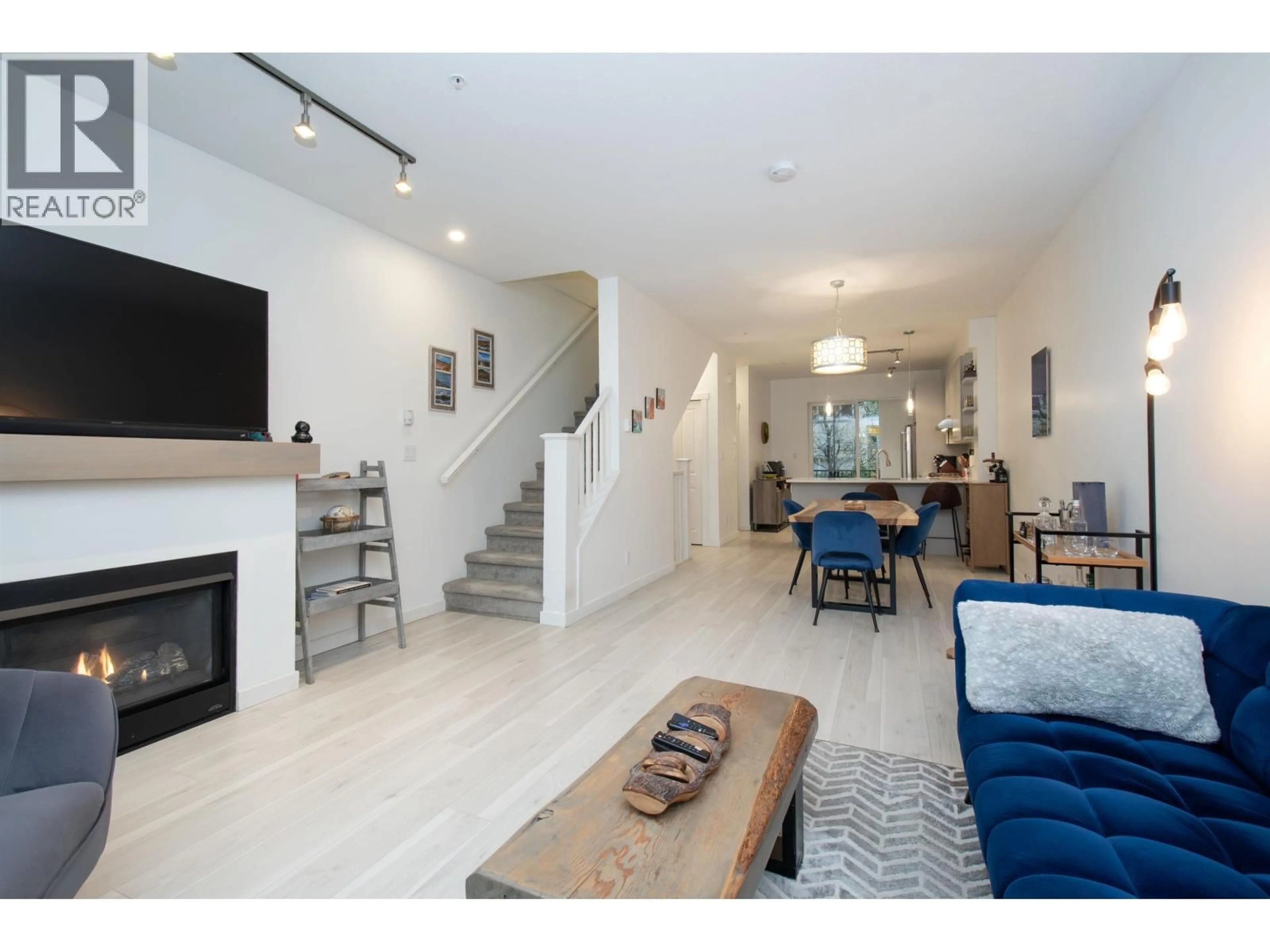 Living room with furniture, unknown for 1224 GRANITE DRIVE, Squamish British Columbia V8B0V9