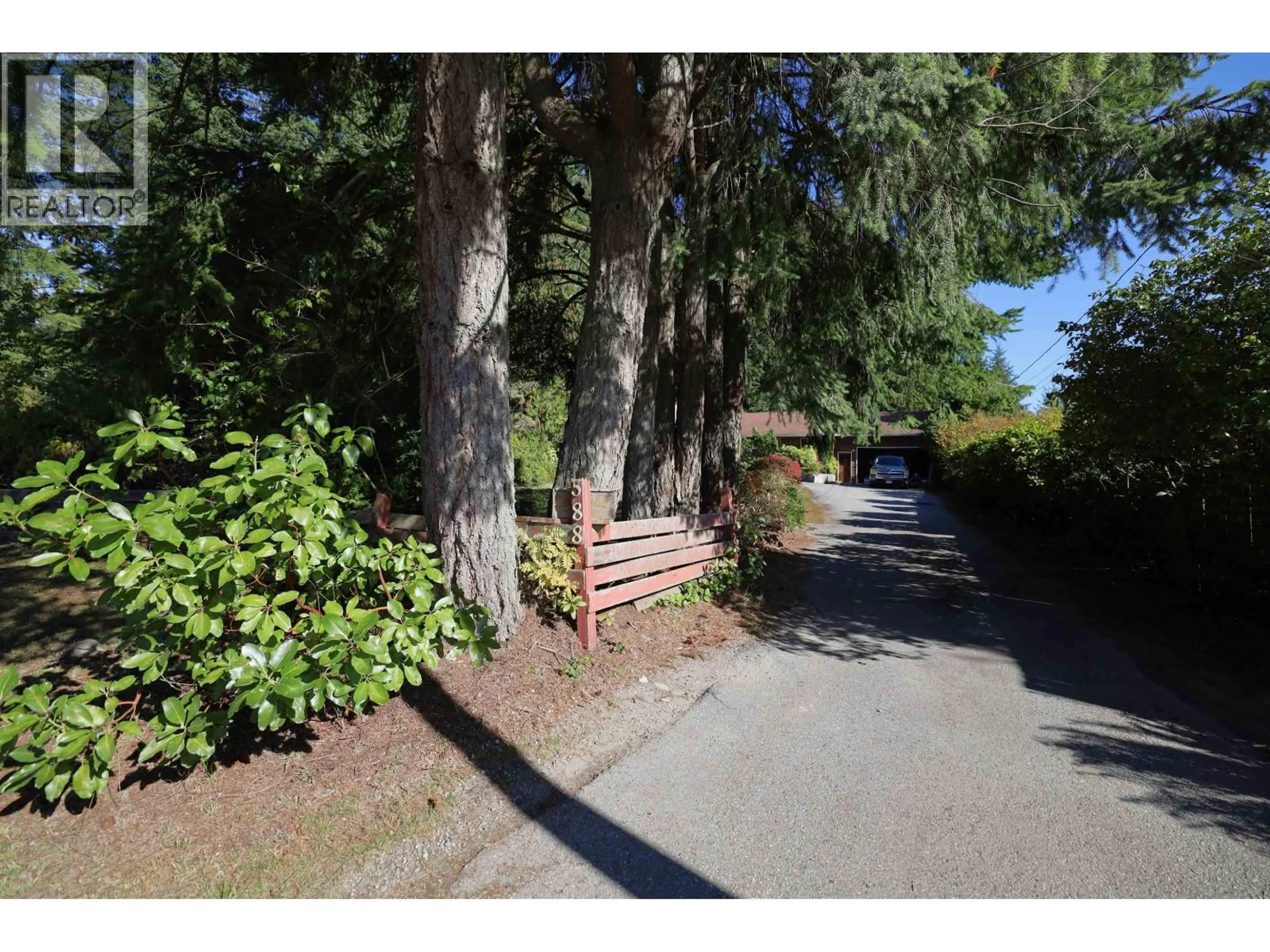 A pic from outside/outdoor area/front of a property/back of a property/a pic from drone, street for 588 VETERANS ROAD, Gibsons British Columbia V0N1V4
