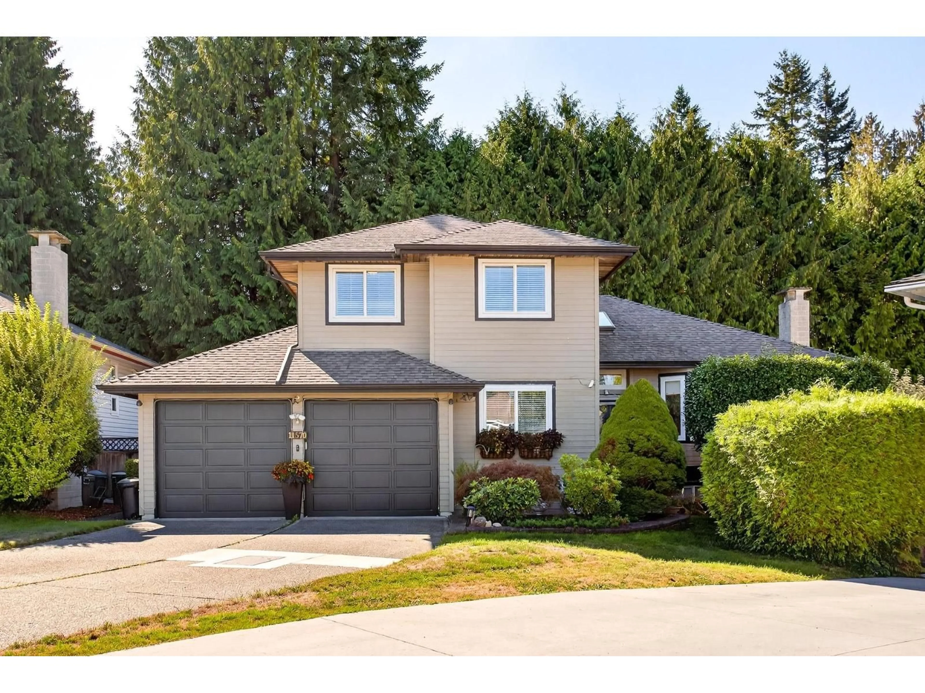 Home with vinyl exterior material, street for 11570 71ST, Delta British Columbia V4E3L3