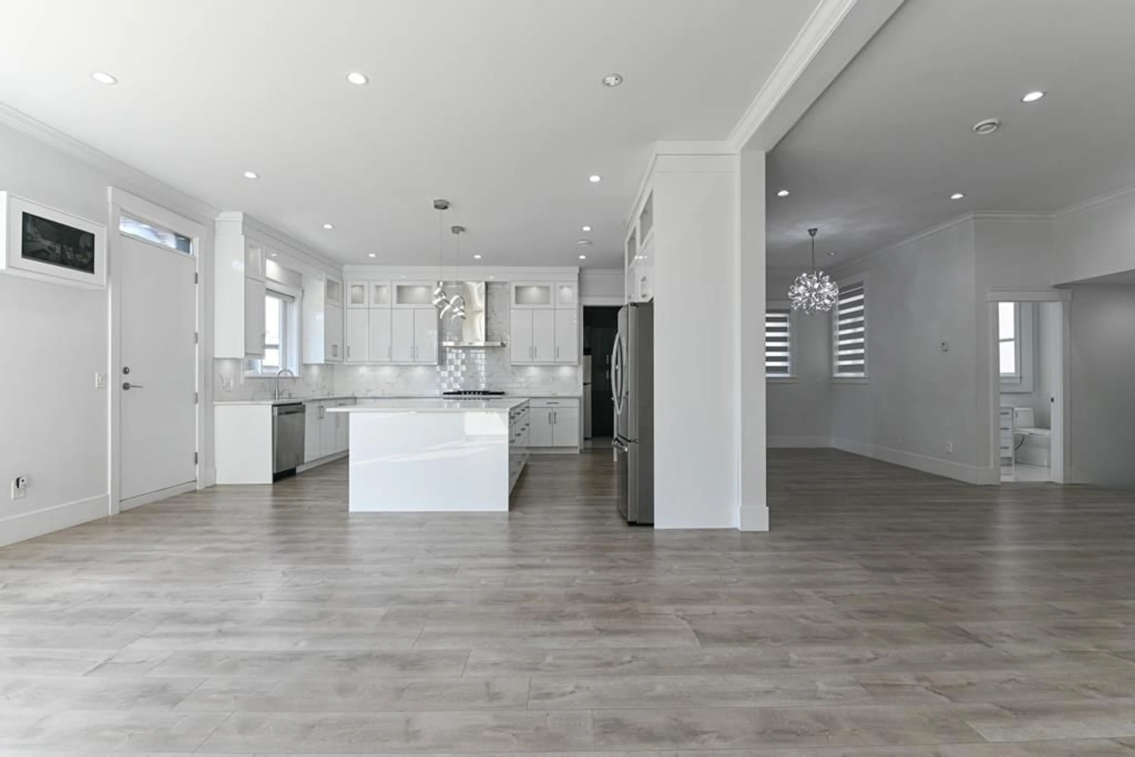 Open concept kitchen, unknown for 9975 173B, Surrey British Columbia V4N4L3