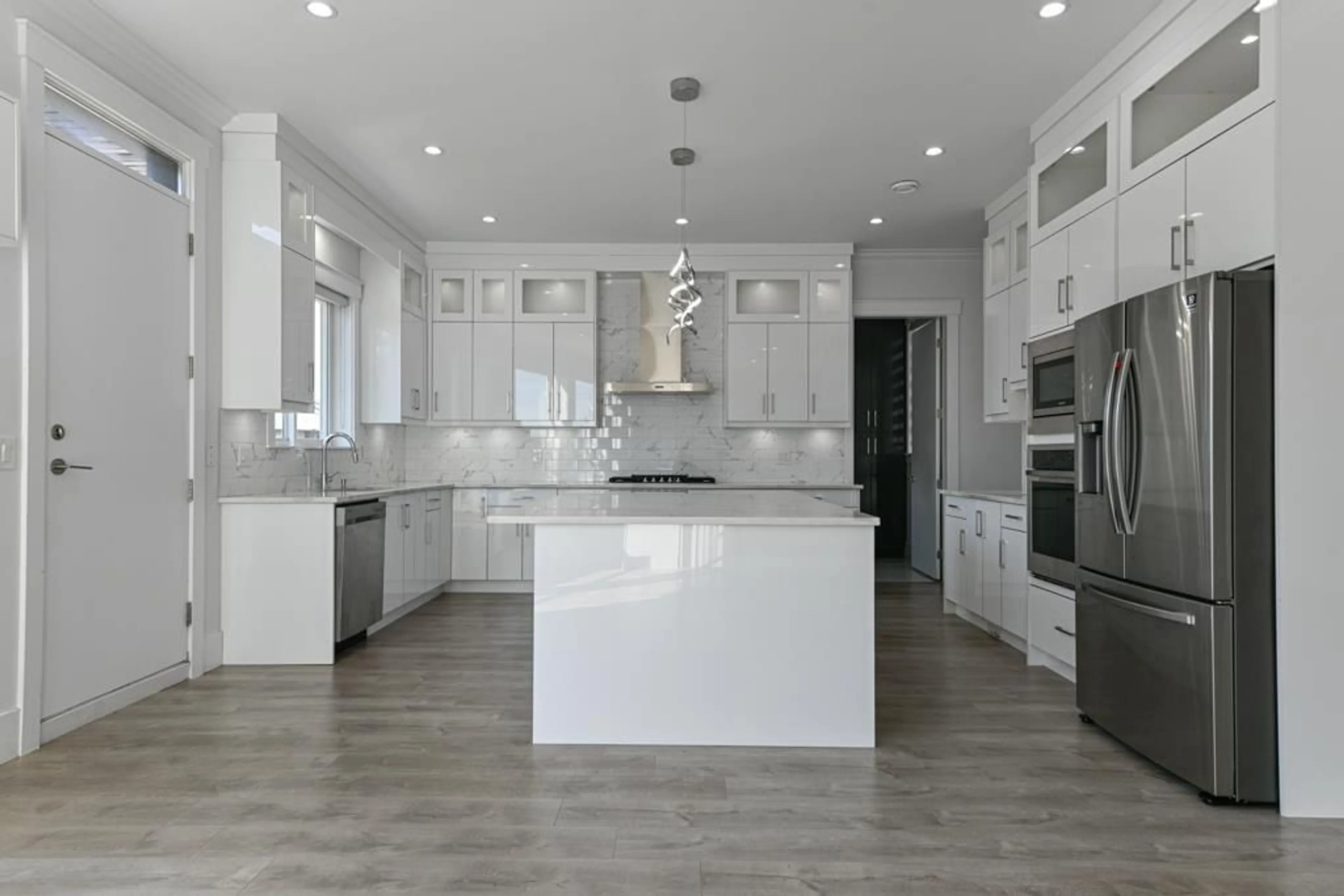 Contemporary kitchen, ceramic/tile floor for 9975 173B, Surrey British Columbia V4N4L3