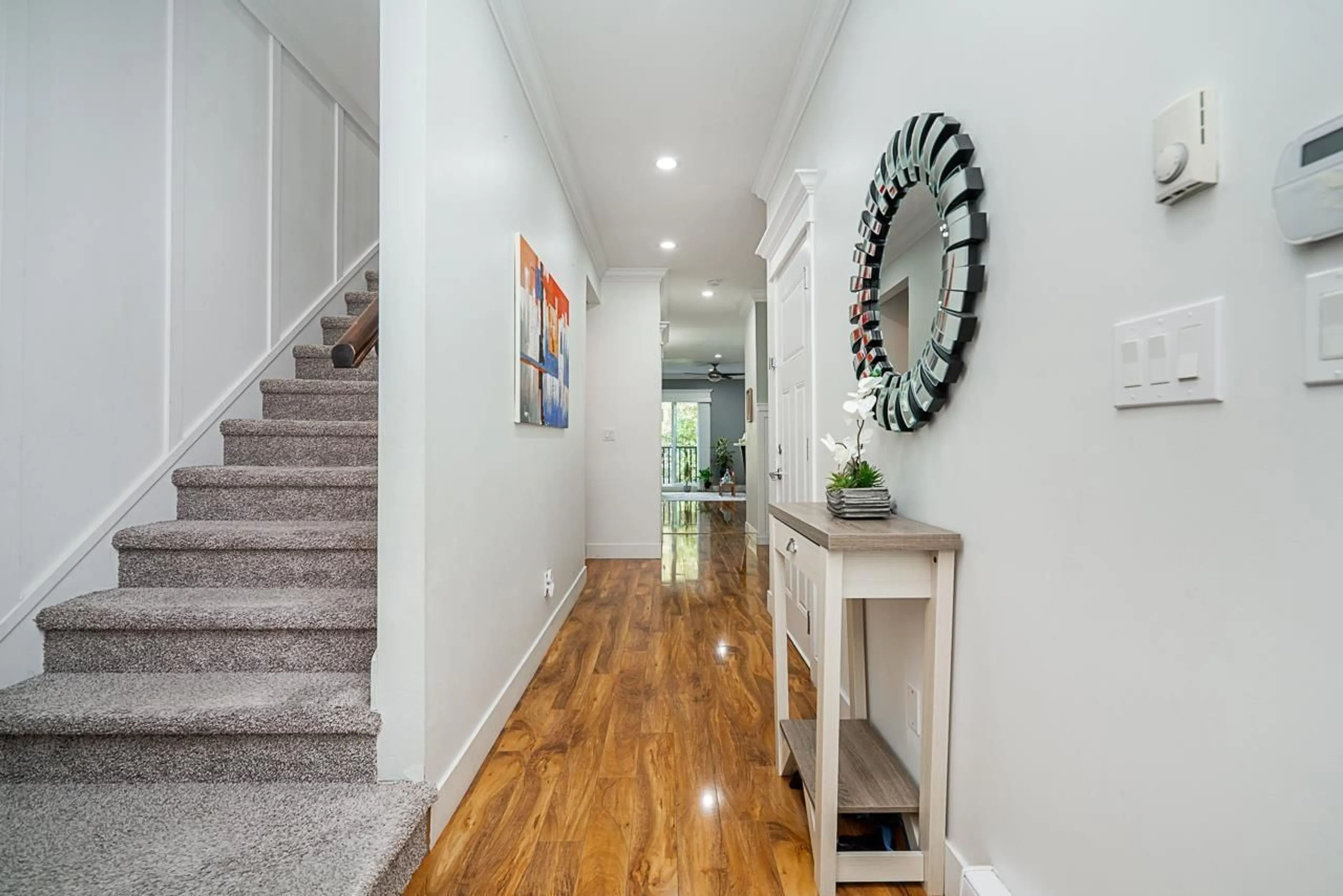 Indoor entryway for 7243 190, Surrey British Columbia V4N6E6