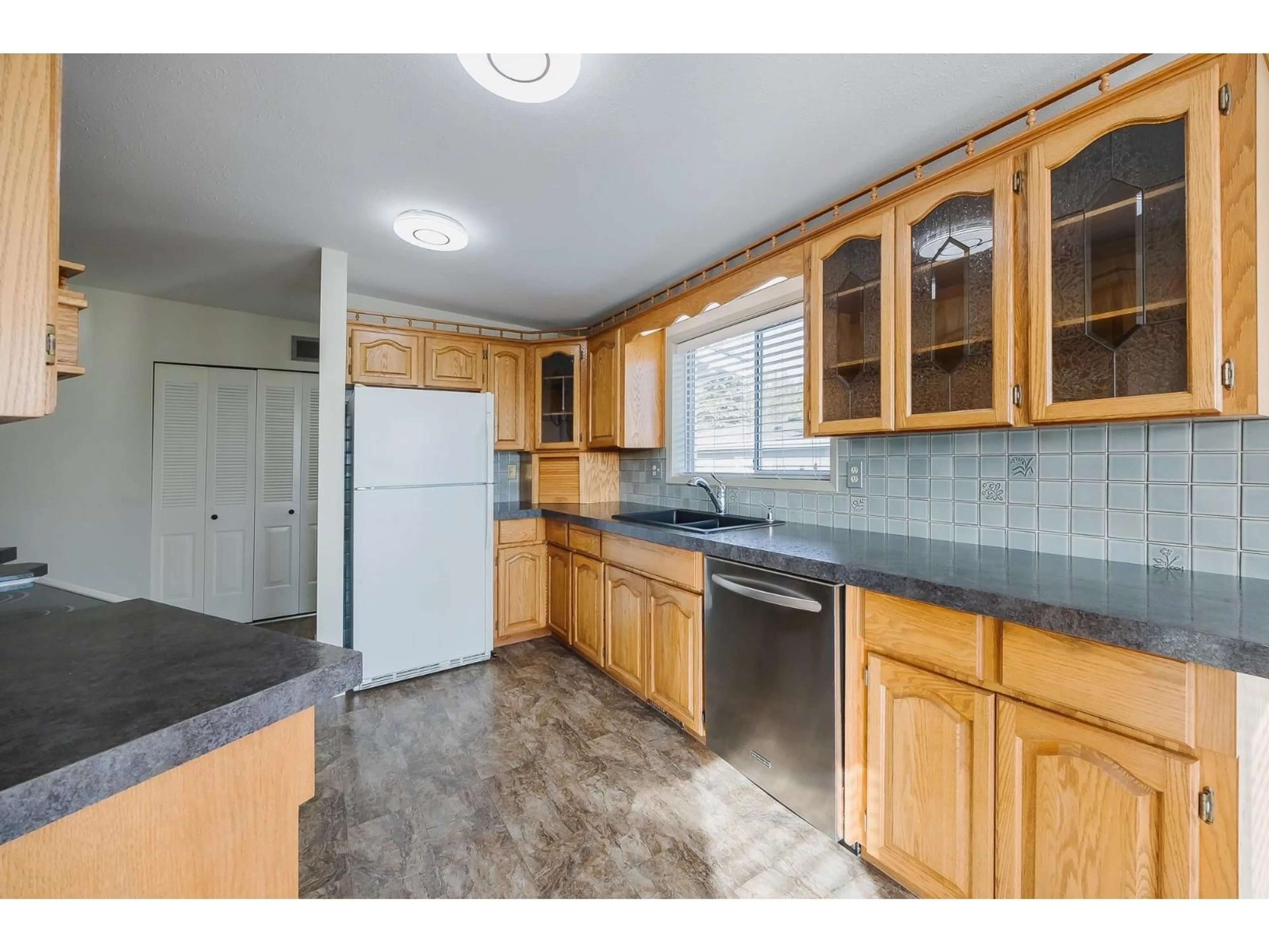 Standard kitchen, unknown for 35 - 27111 0, Langley British Columbia V4W2T3