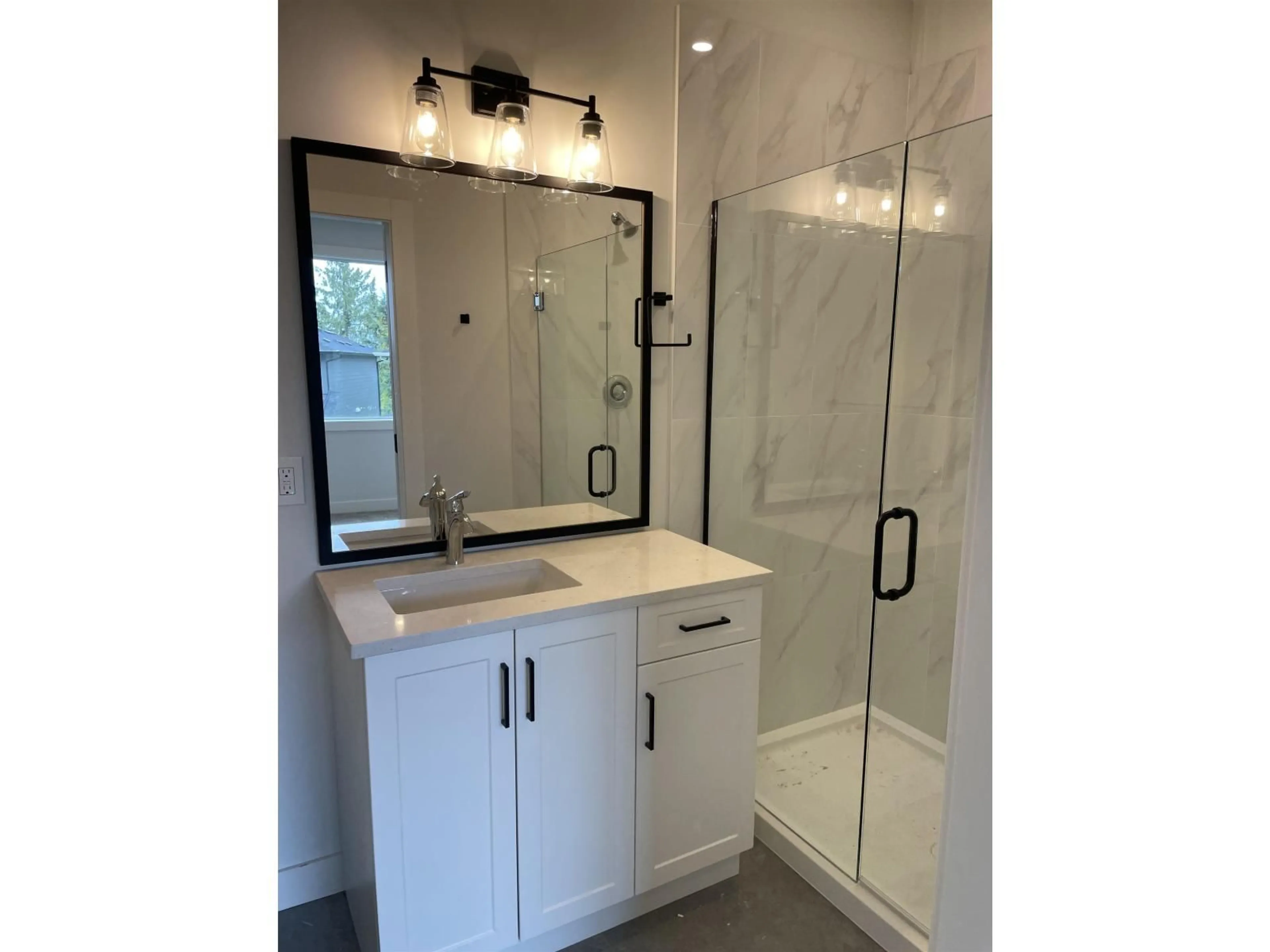 Contemporary bathroom, ceramic/tile floor for 14 - 46379 UPLANDS ROAD, Chilliwack British Columbia V2R4W1