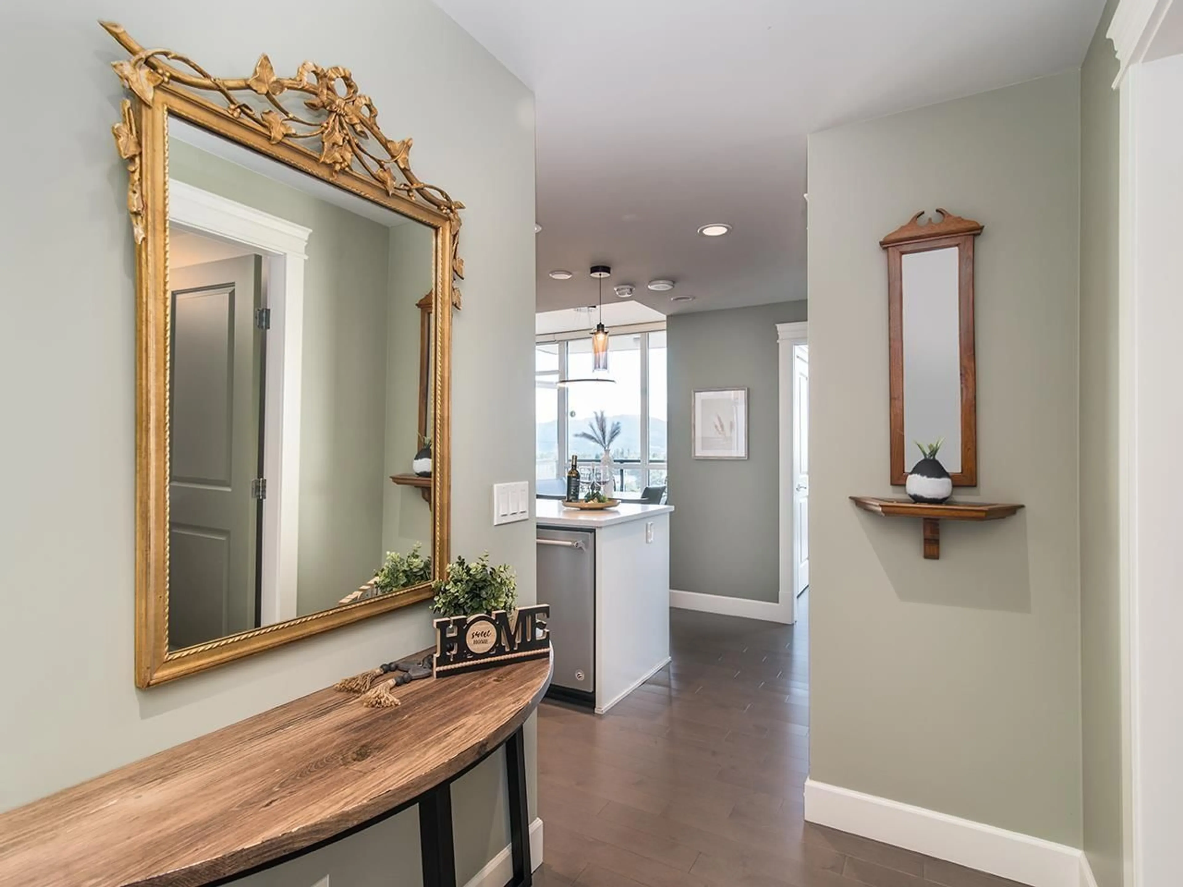 Indoor entryway for 1506 - 2180 GLADWIN, Abbotsford British Columbia V2S0H4