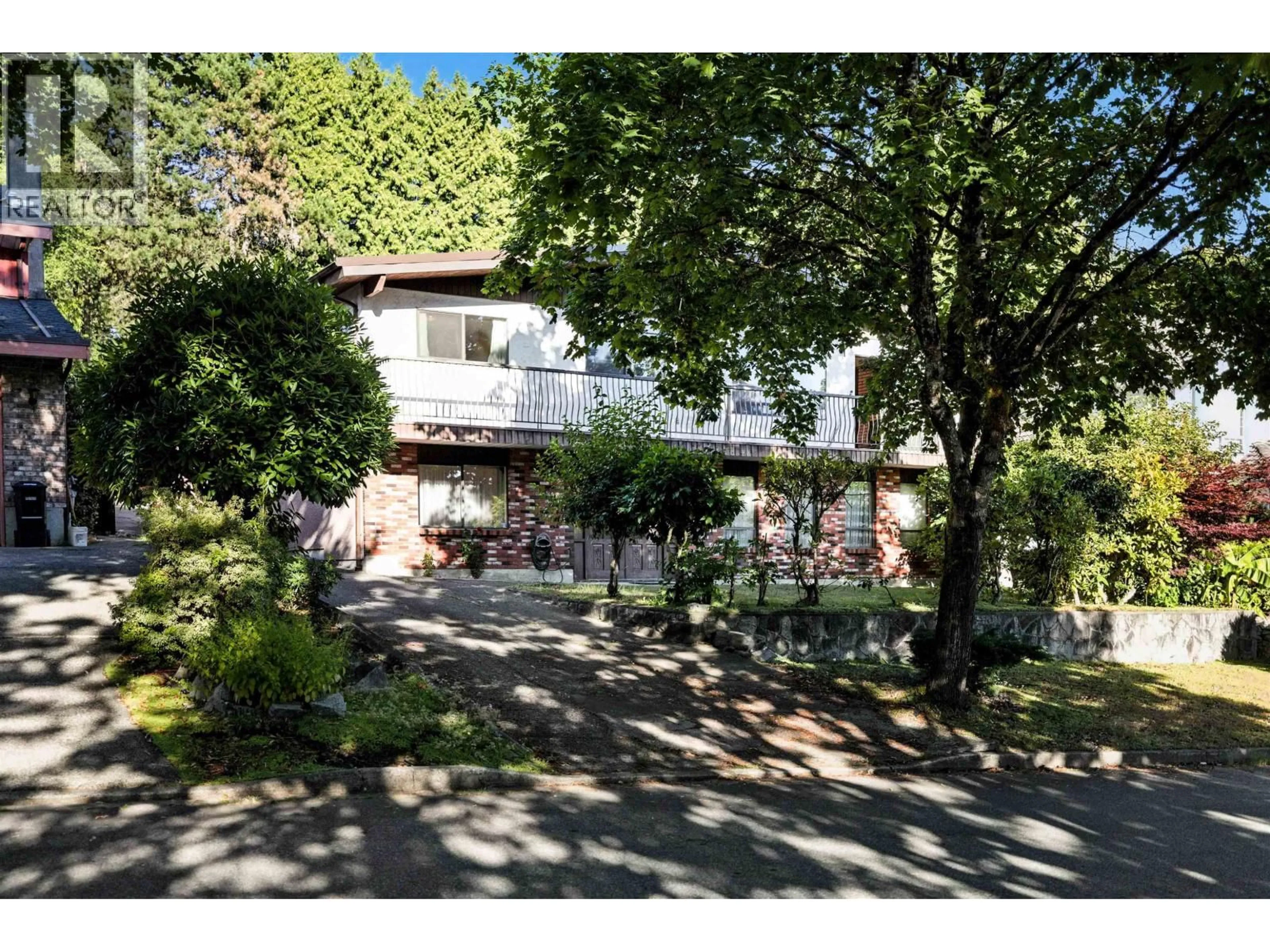 A pic from outside/outdoor area/front of a property/back of a property/a pic from drone, street for 1362 PHILLIPS AVENUE, Burnaby British Columbia V5A3Z3