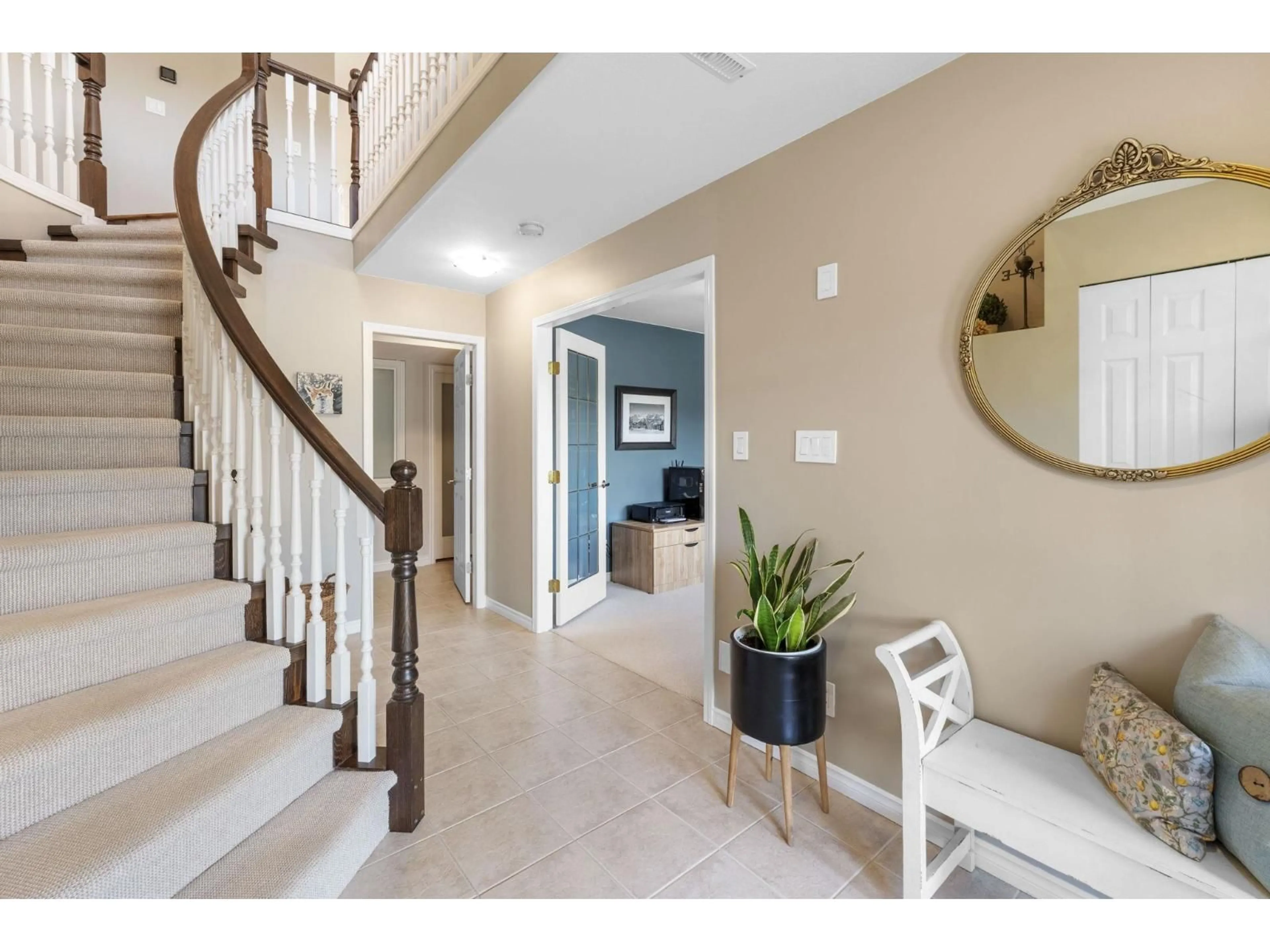 Indoor entryway for 8340 MILLER, Mission British Columbia V2V6H7