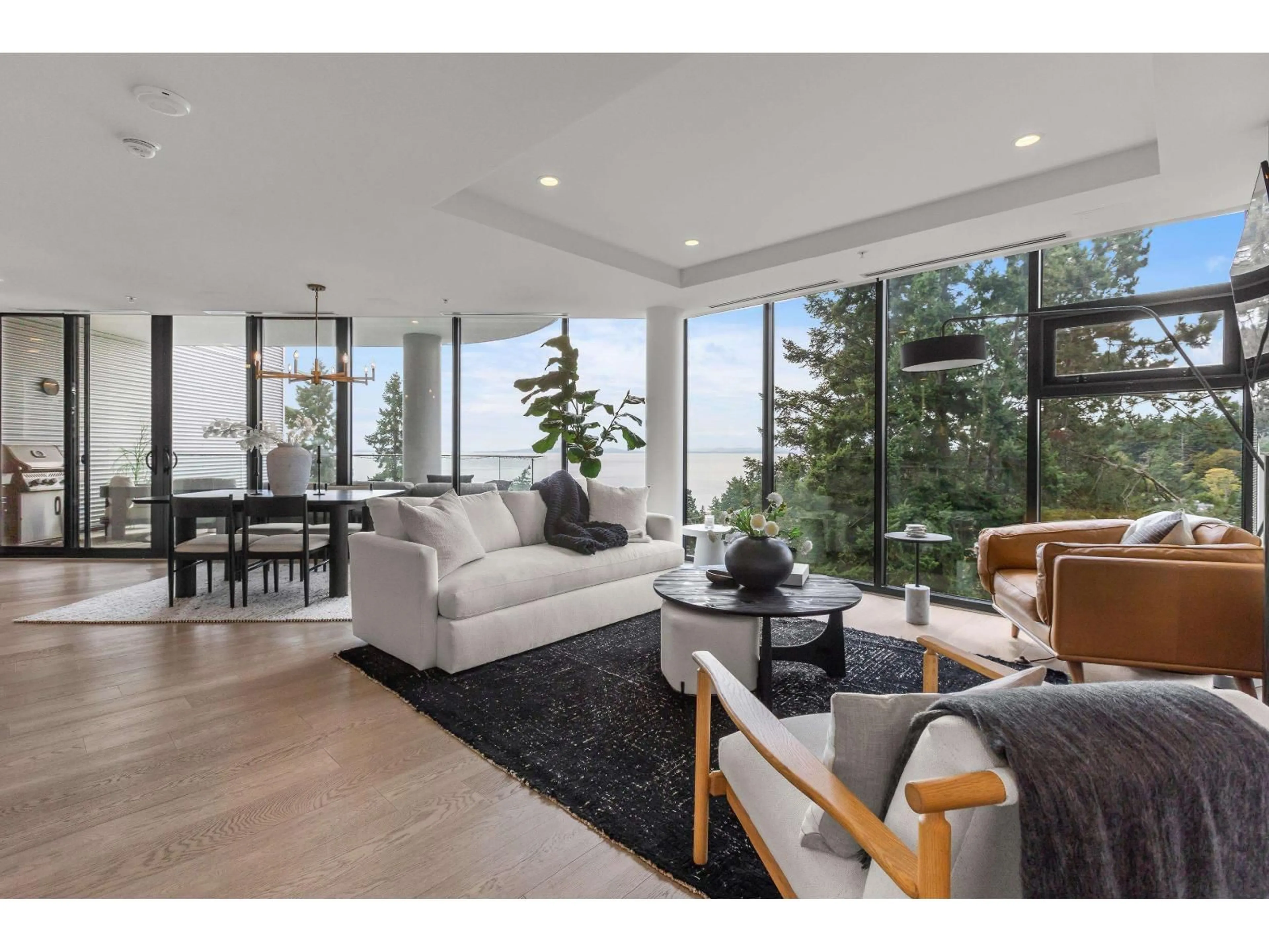 Living room with furniture, unknown for 602 - 14825 THRIFT, White Rock British Columbia V4B2J6