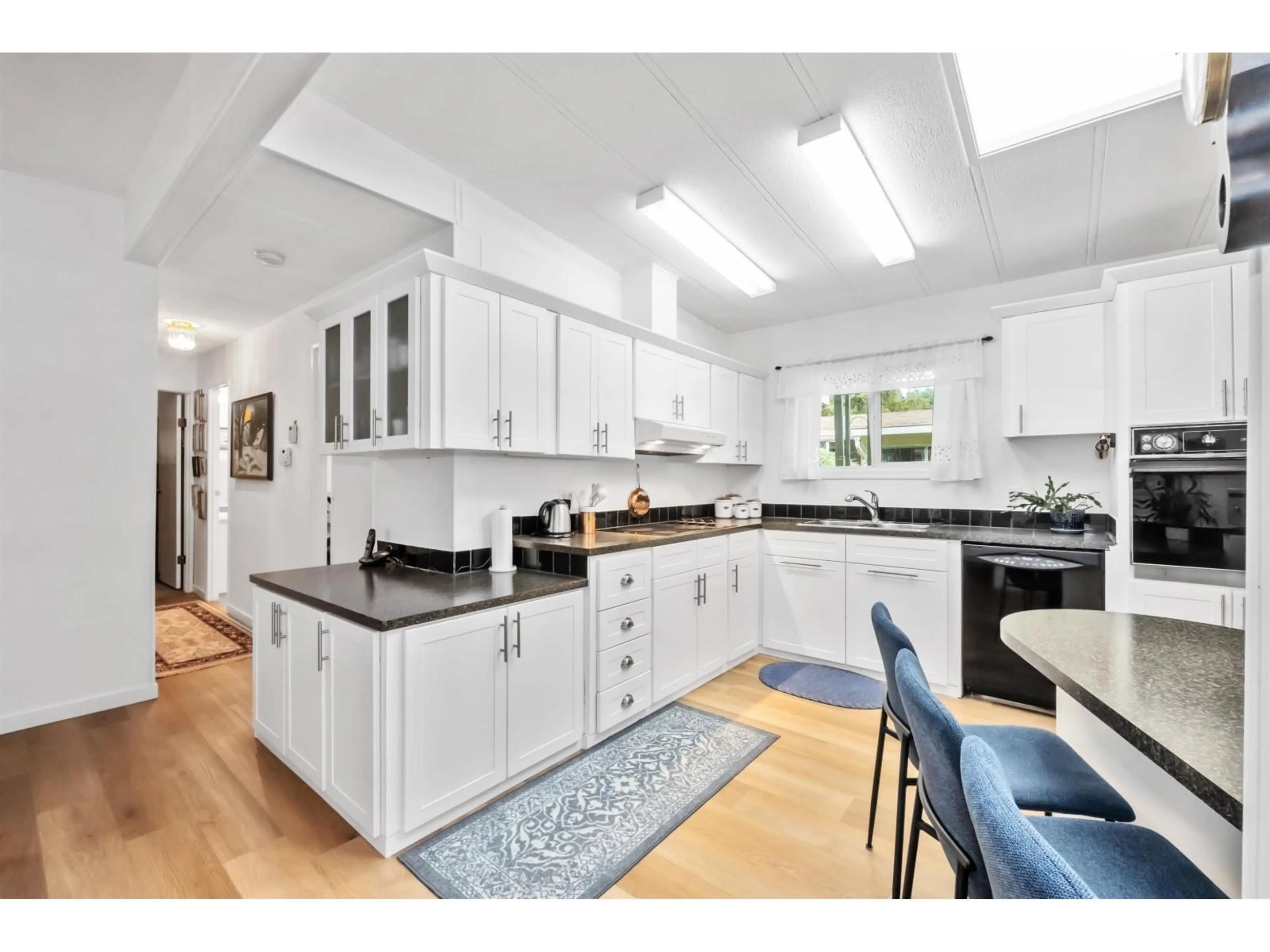 Open concept kitchen, unknown for 92 - 20071 24, Langley British Columbia V2Z2A1