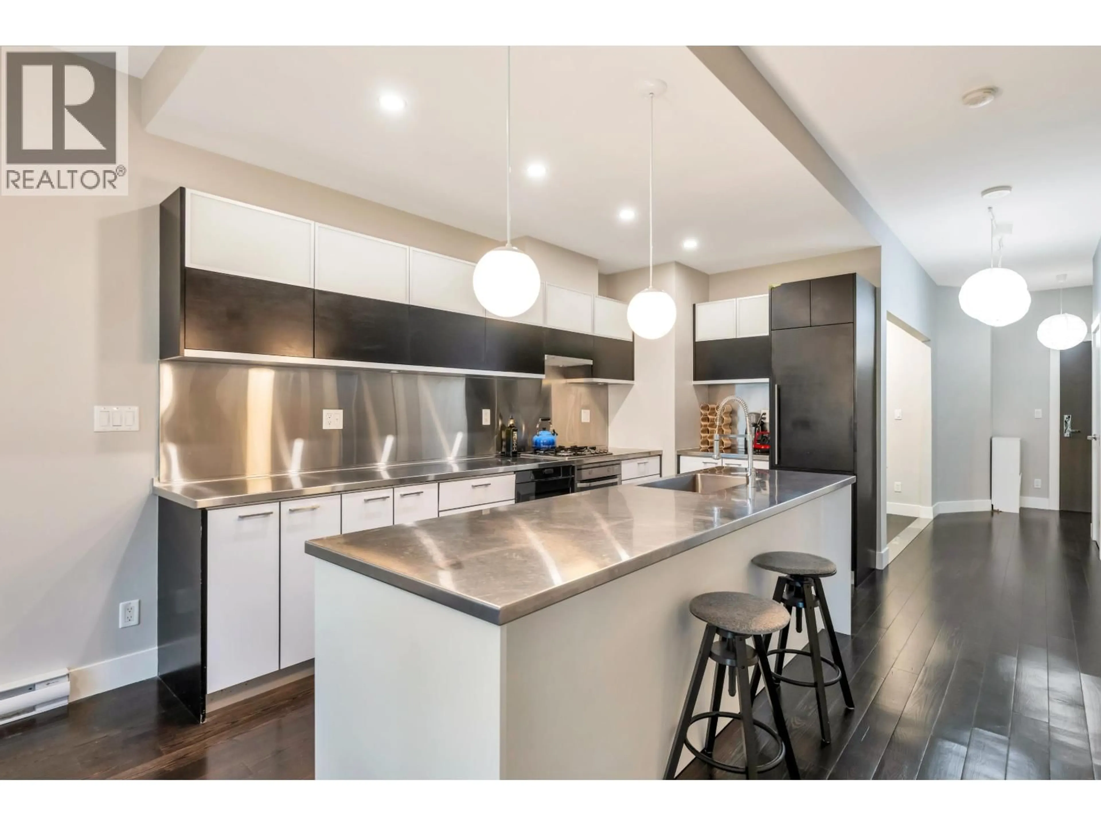 Contemporary kitchen, wood/laminate floor for 305 - 535 SMITHE STREET, Vancouver British Columbia V6B0H2