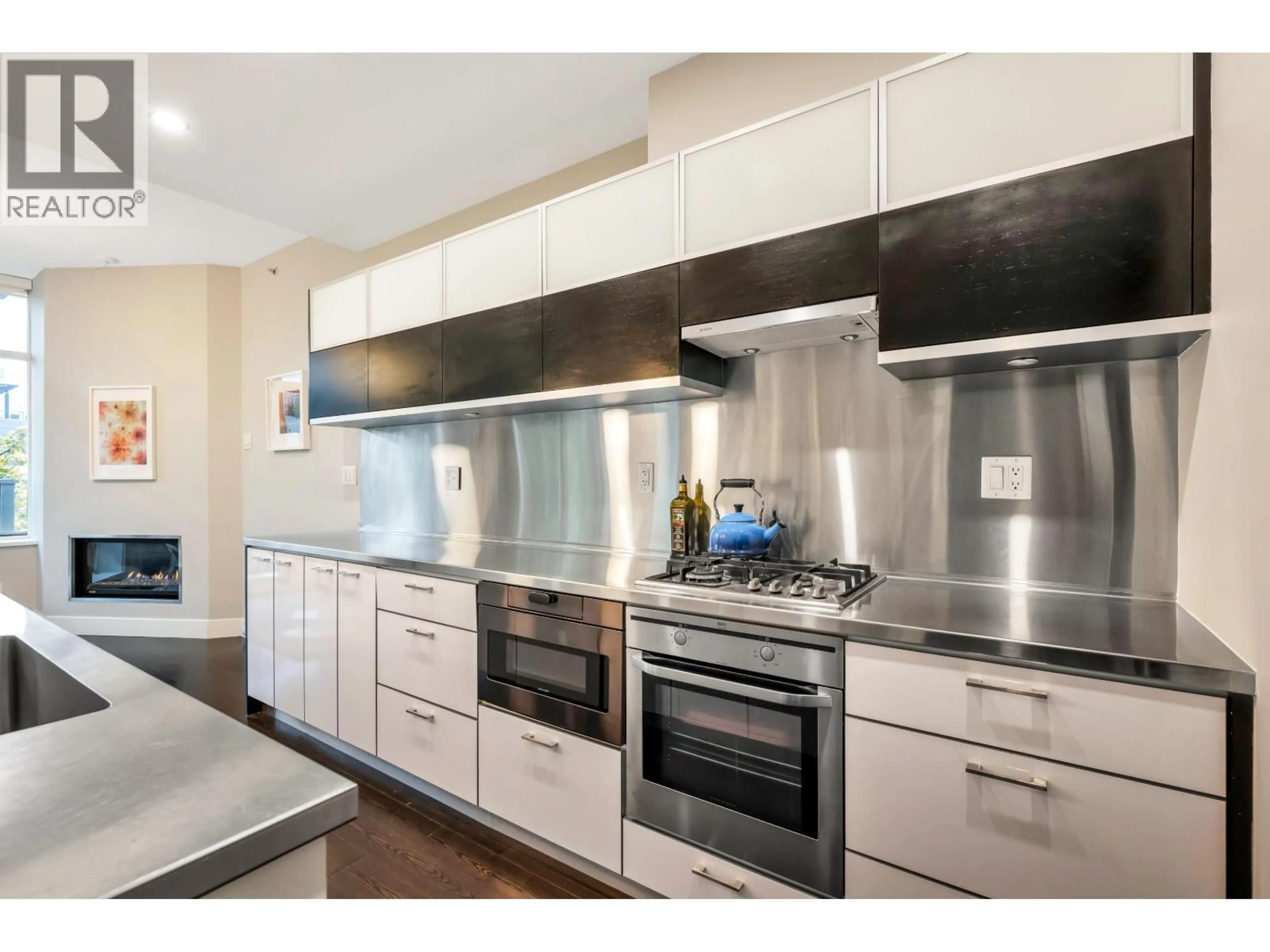 Contemporary kitchen, unknown for 305 - 535 SMITHE STREET, Vancouver British Columbia V6B0H2