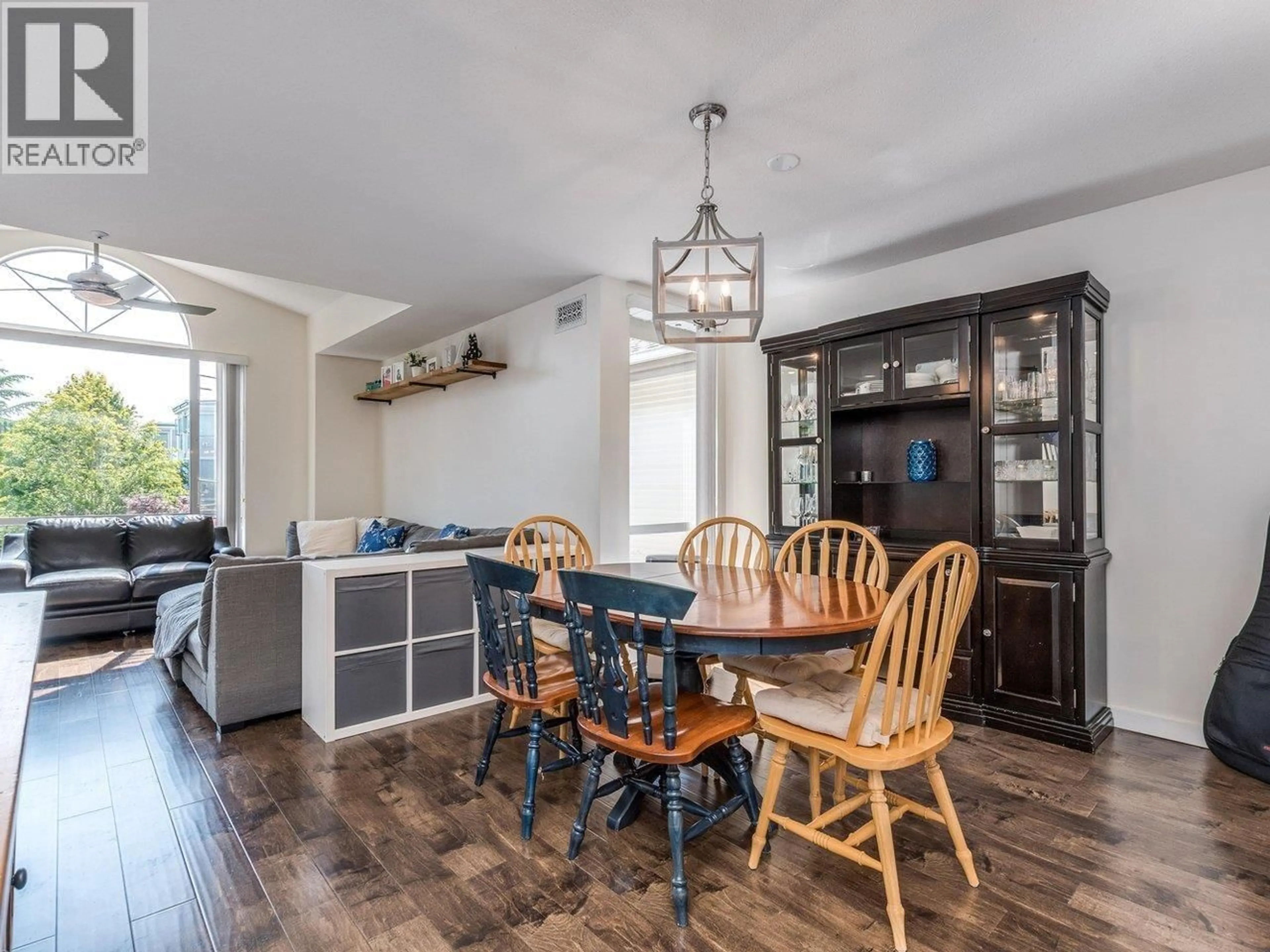 Open concept kitchen, wood/laminate floor for 309 - 19122 122 AVENUE, Pitt Meadows British Columbia V3Y2N7