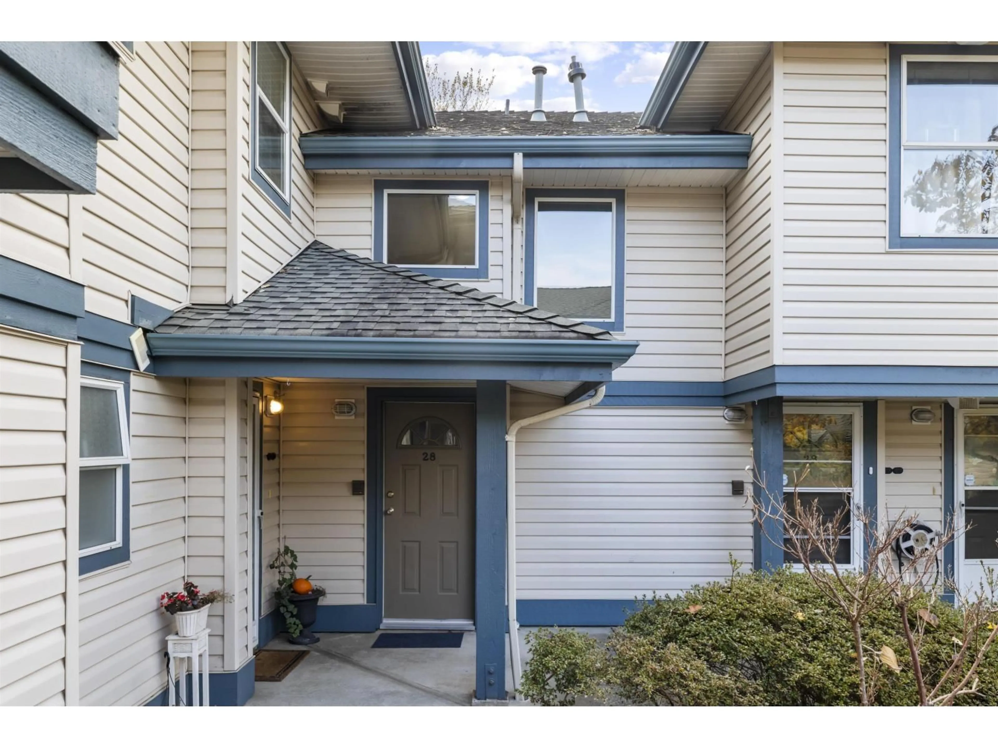 Unknown for 28 - 5666 208, Langley British Columbia V3A8G4