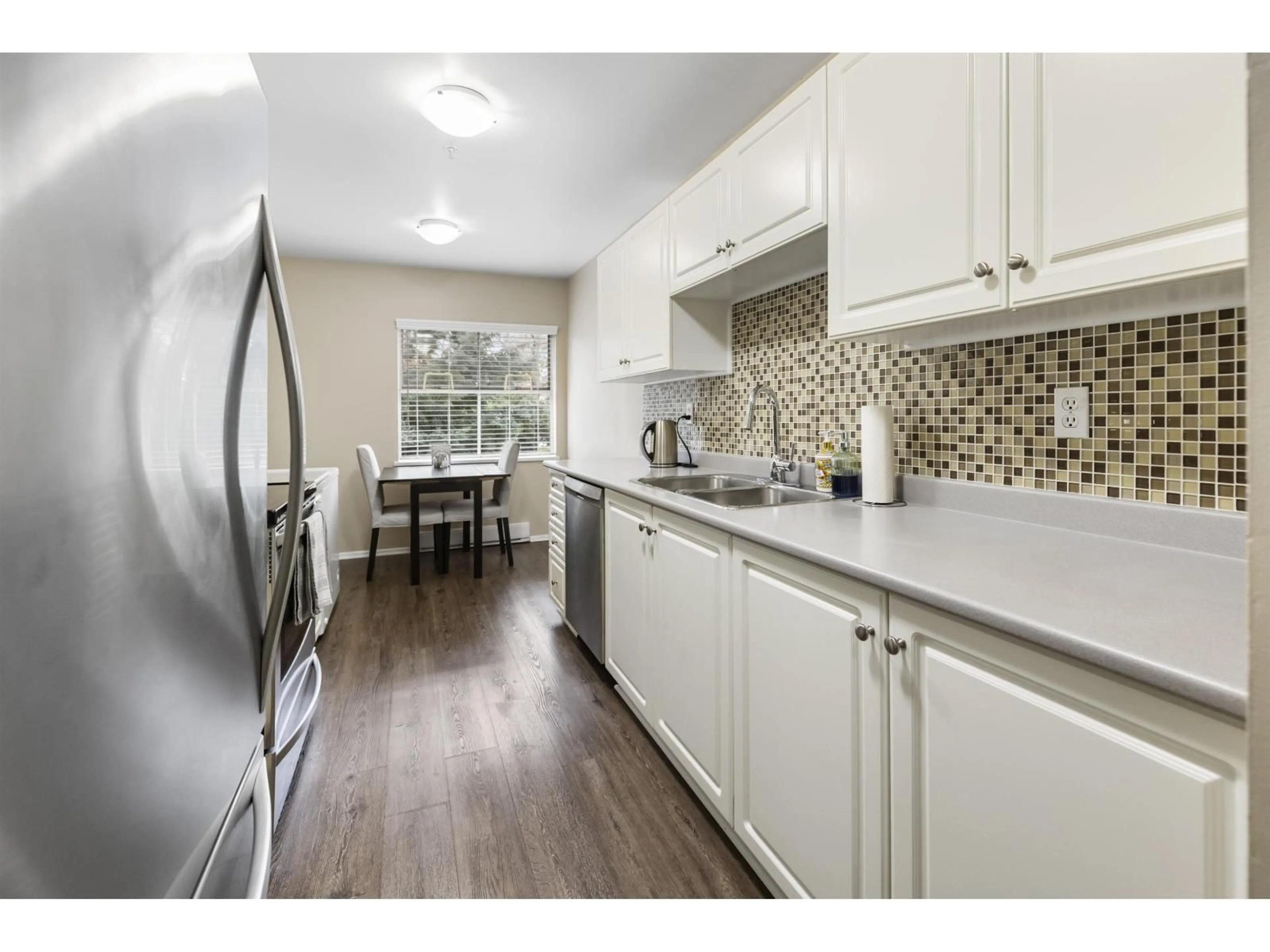 Standard kitchen, unknown for 28 - 5666 208, Langley British Columbia V3A8G4