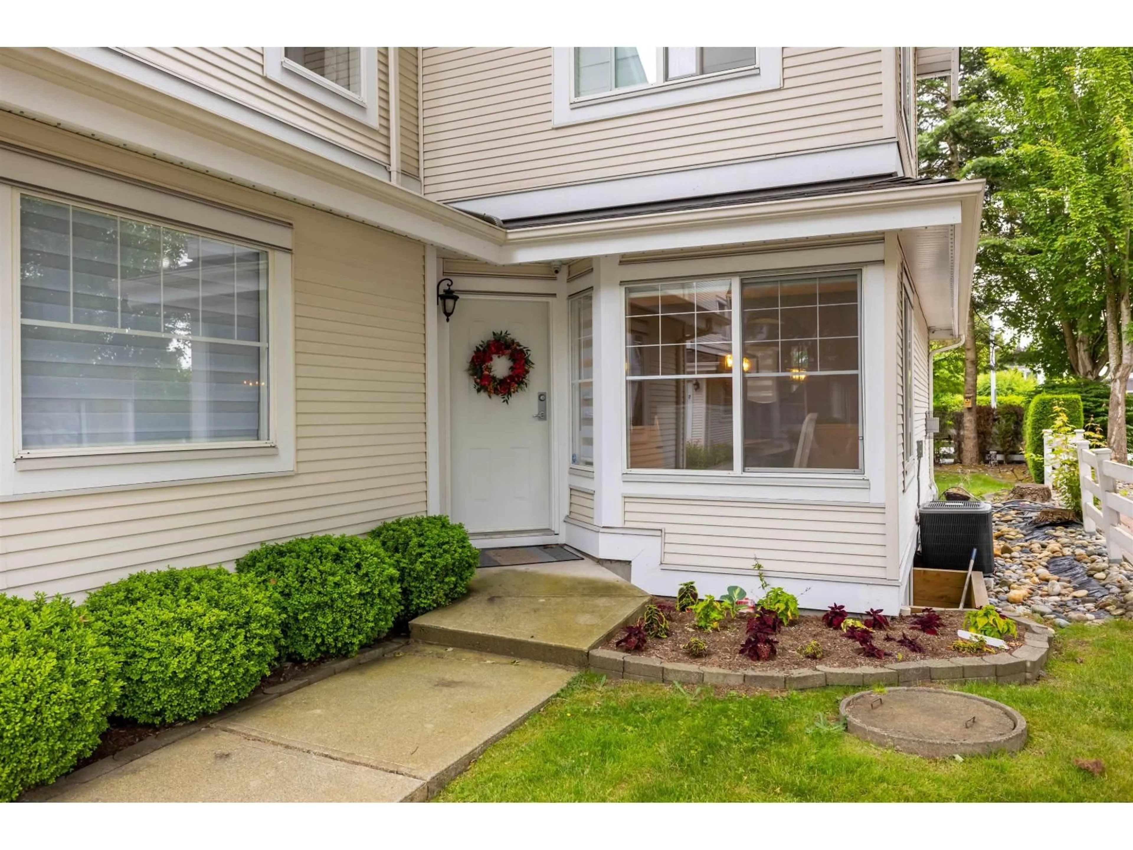 Indoor entryway for 1 - 17097 64, Surrey British Columbia V3S1Y5