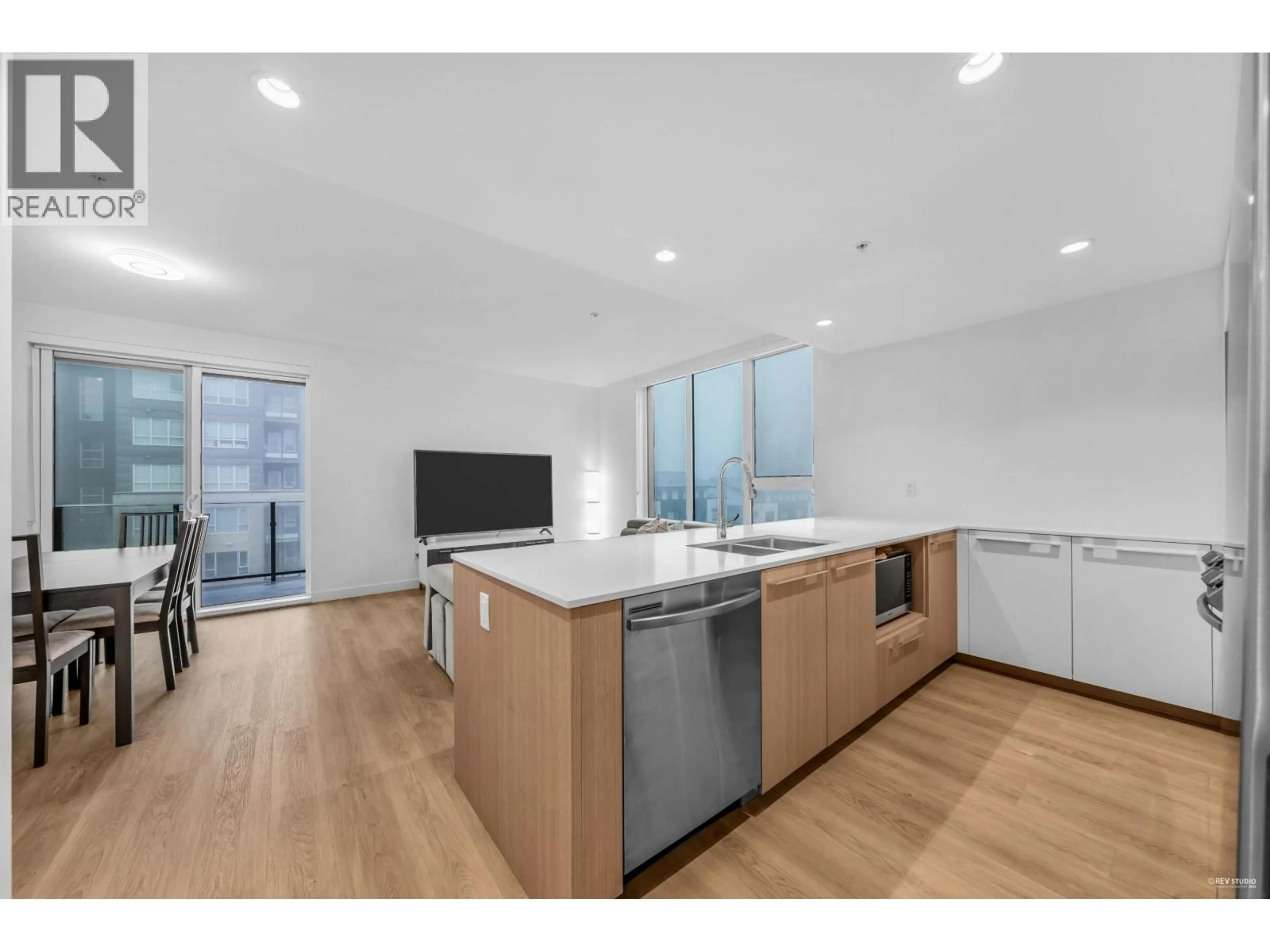 Open concept kitchen, unknown for 403 - 9888 UNIVERSITY CRESCENT, Burnaby British Columbia V5A0G4