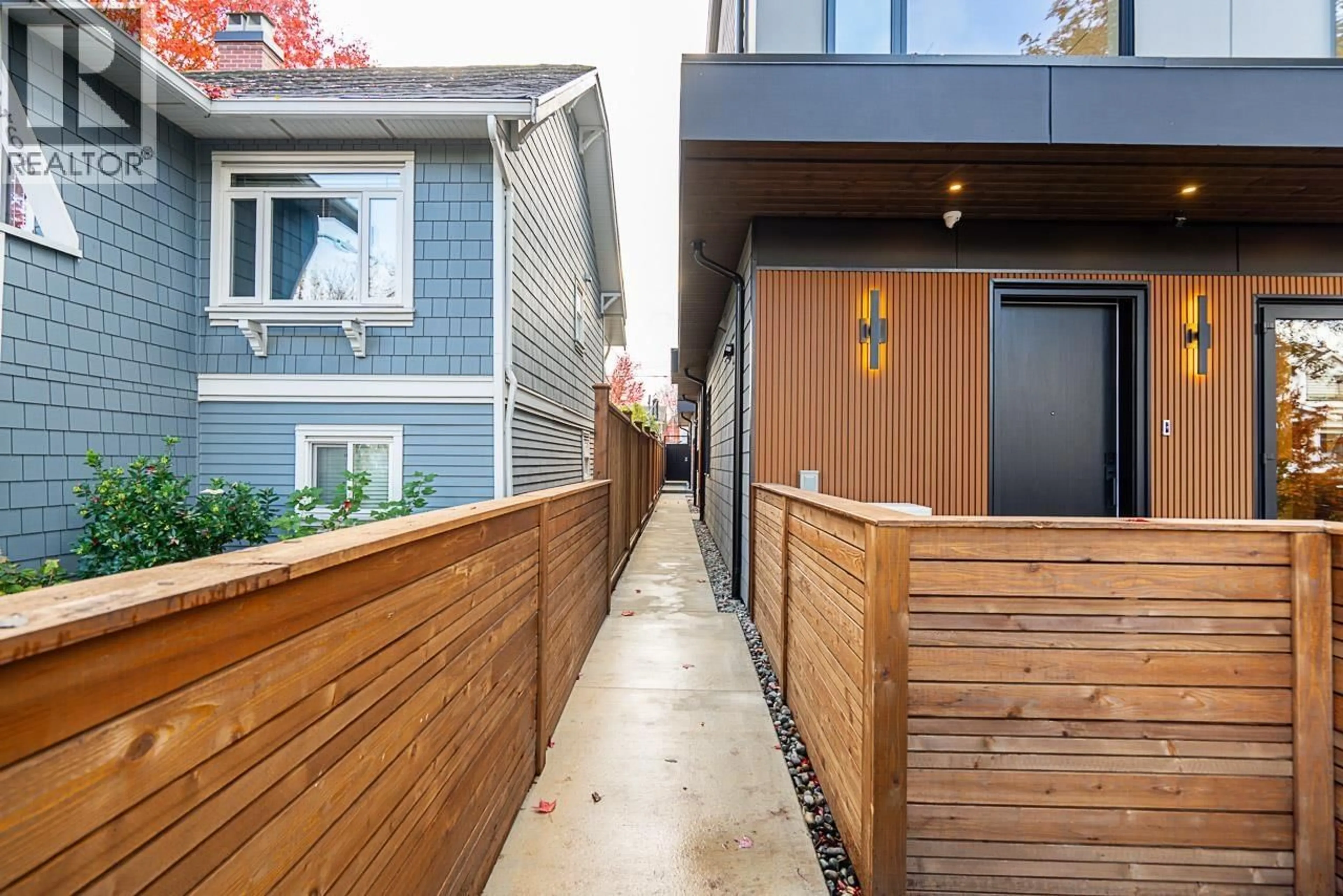 Patio, street for 2 - 2460 ADANAC STREET, Vancouver British Columbia V5K2M4