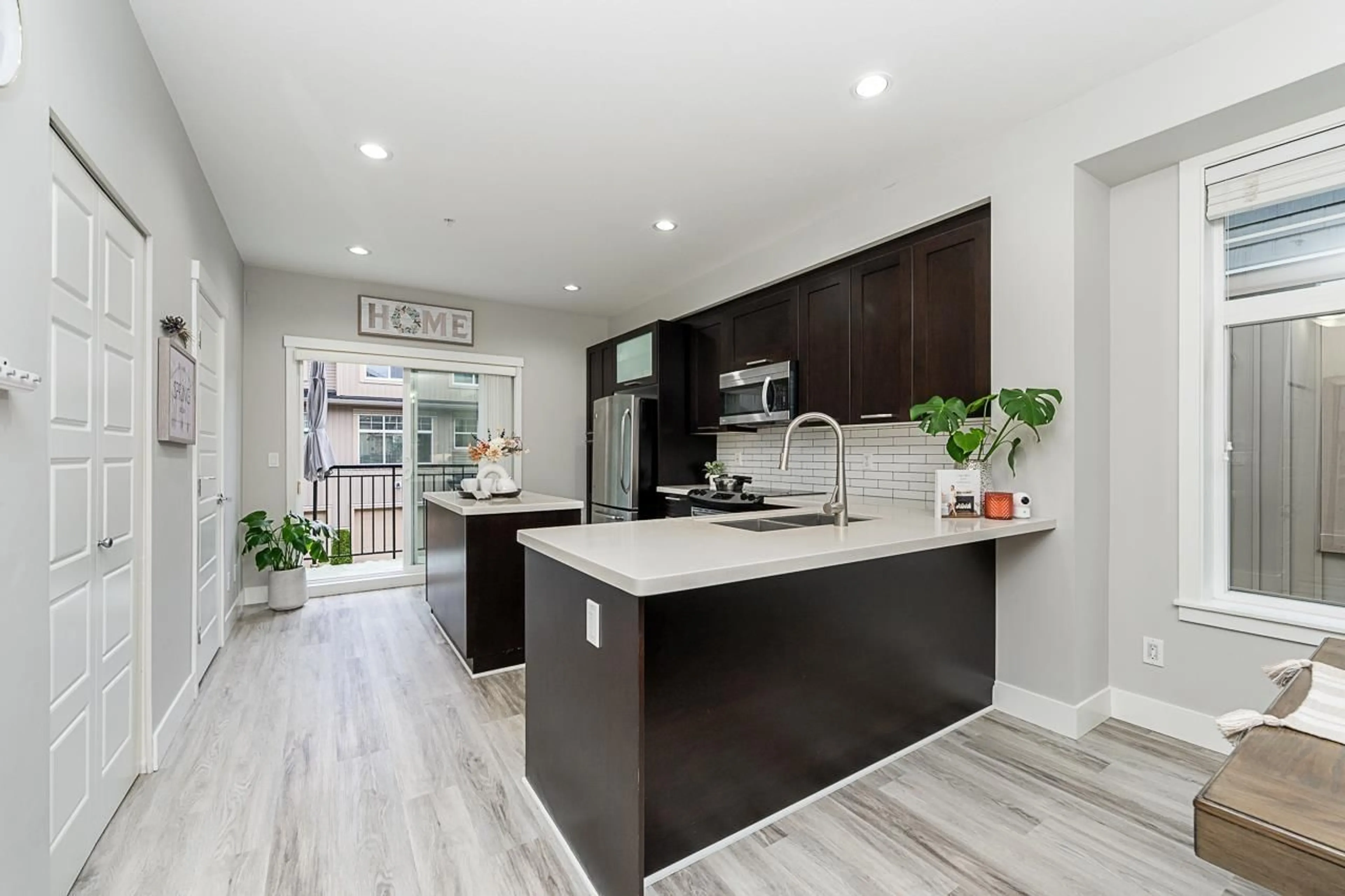 Open concept kitchen, ceramic/tile floor for 42 - 20966 77A, Langley British Columbia V2Y0K9