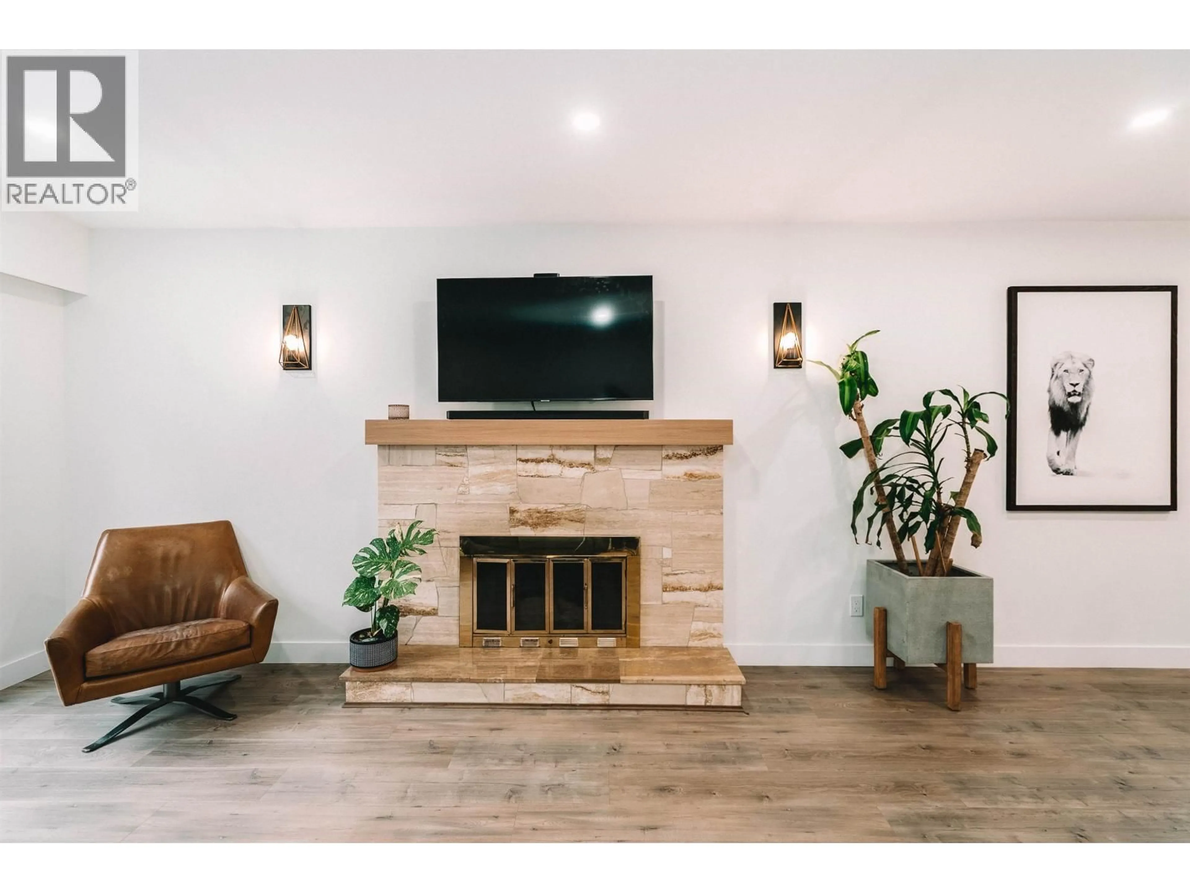 Unknown for 5885 SHERBROOKE STREET, Vancouver British Columbia V5W3N1