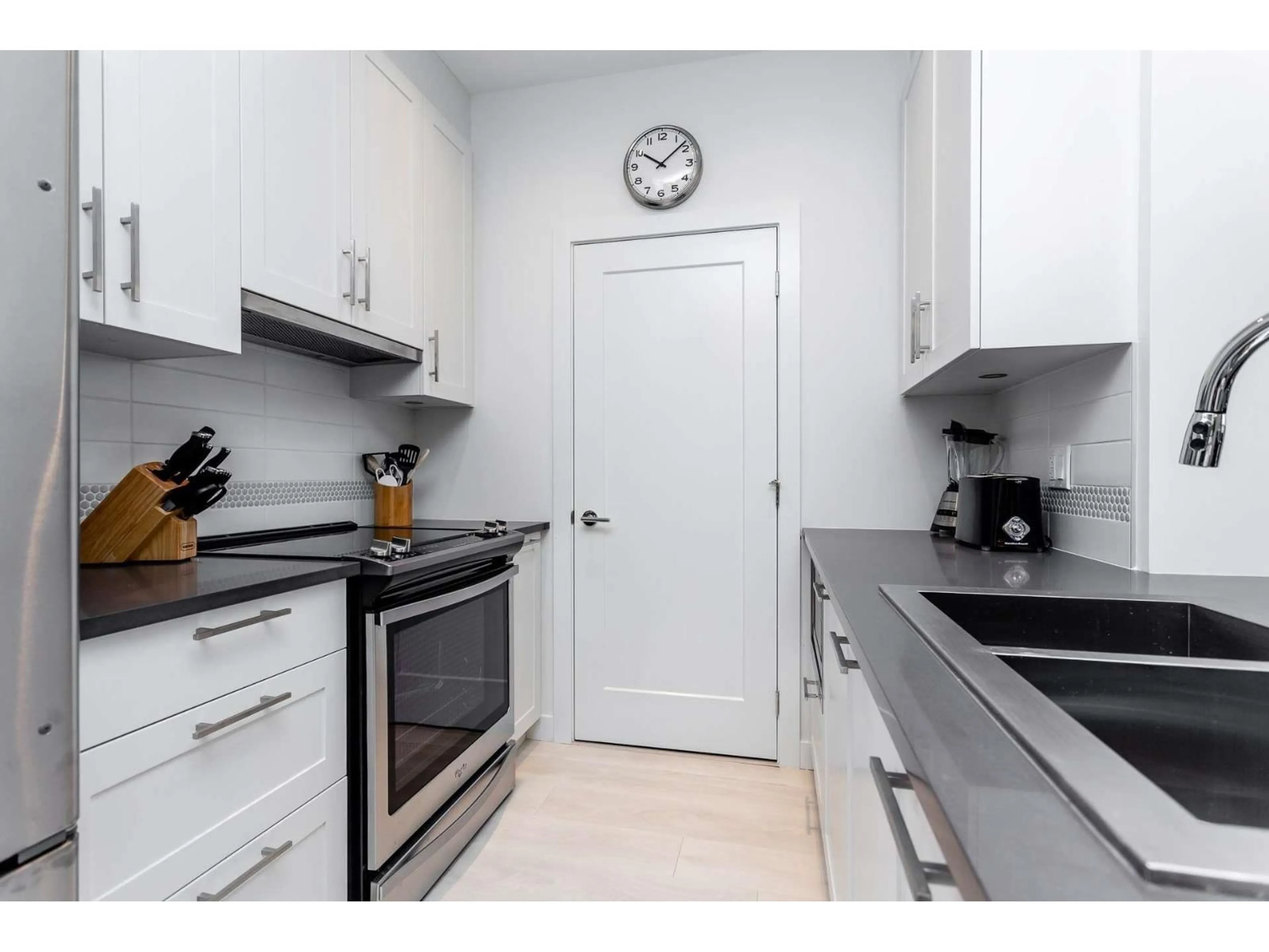 Standard kitchen, unknown for 503 - 20829 77A, Langley British Columbia V2Y0Y5
