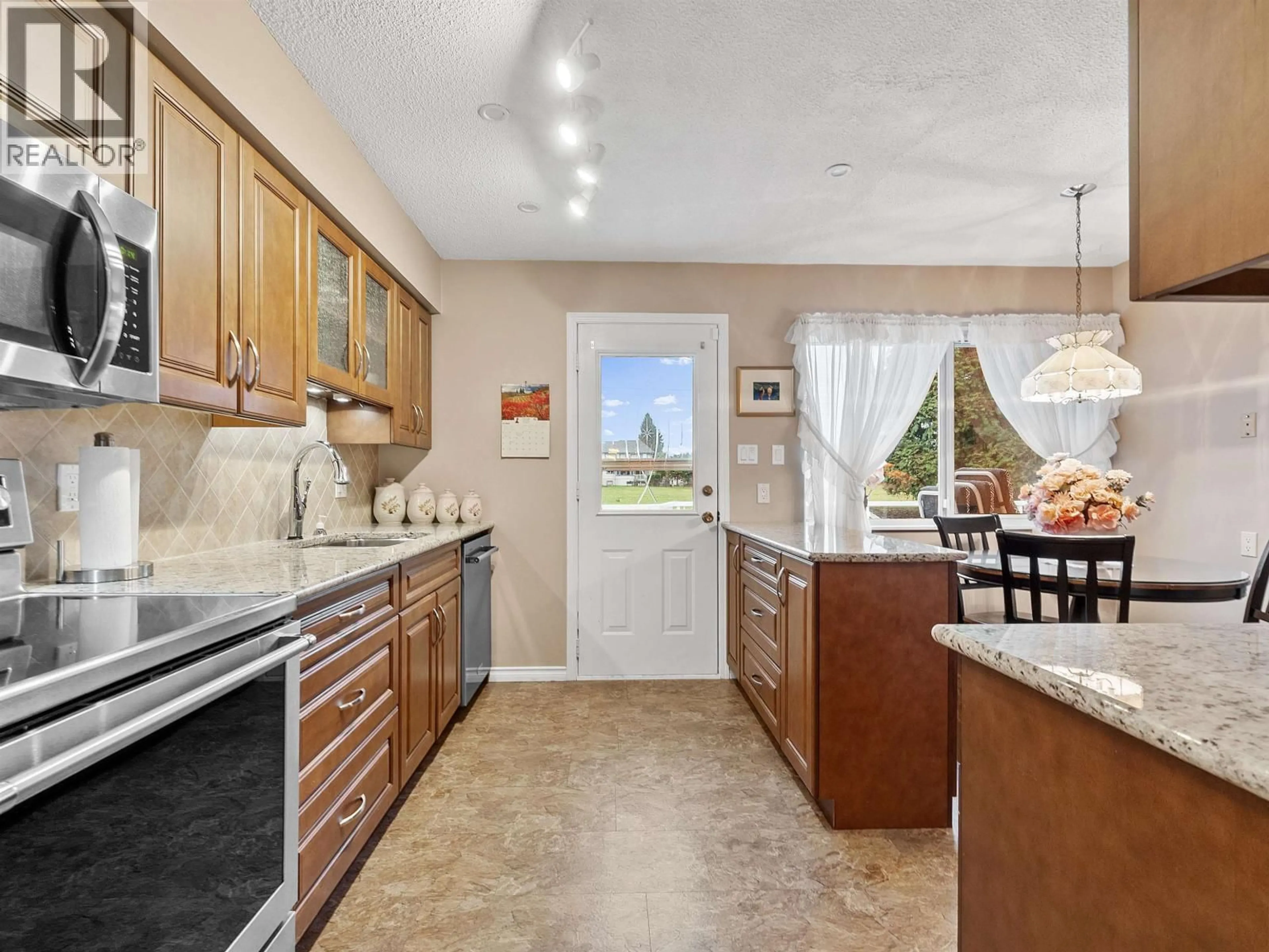 Open concept kitchen, ceramic/tile floor for 1940 ROUTLEY AVENUE, Port Coquitlam British Columbia V3C1A7