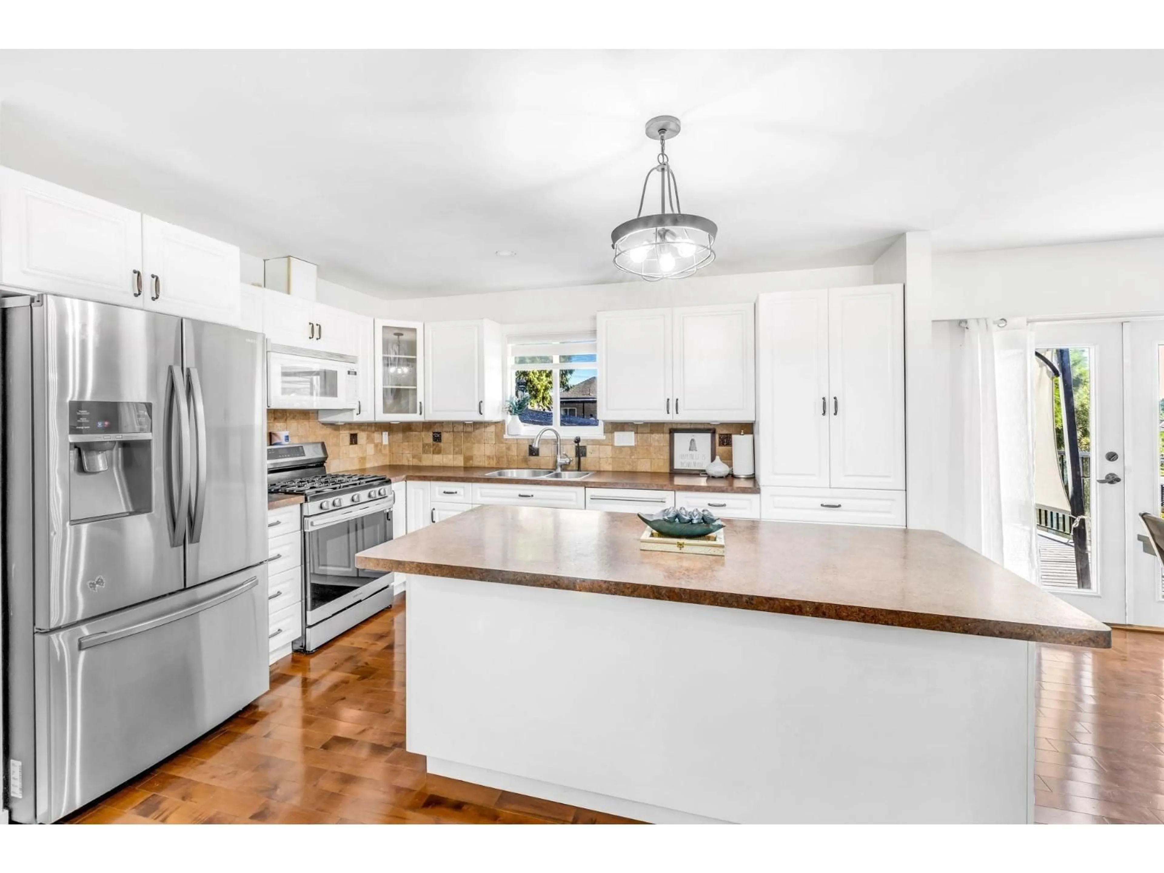 Open concept kitchen, unknown for 13822 92A, Surrey British Columbia V3V6Y6