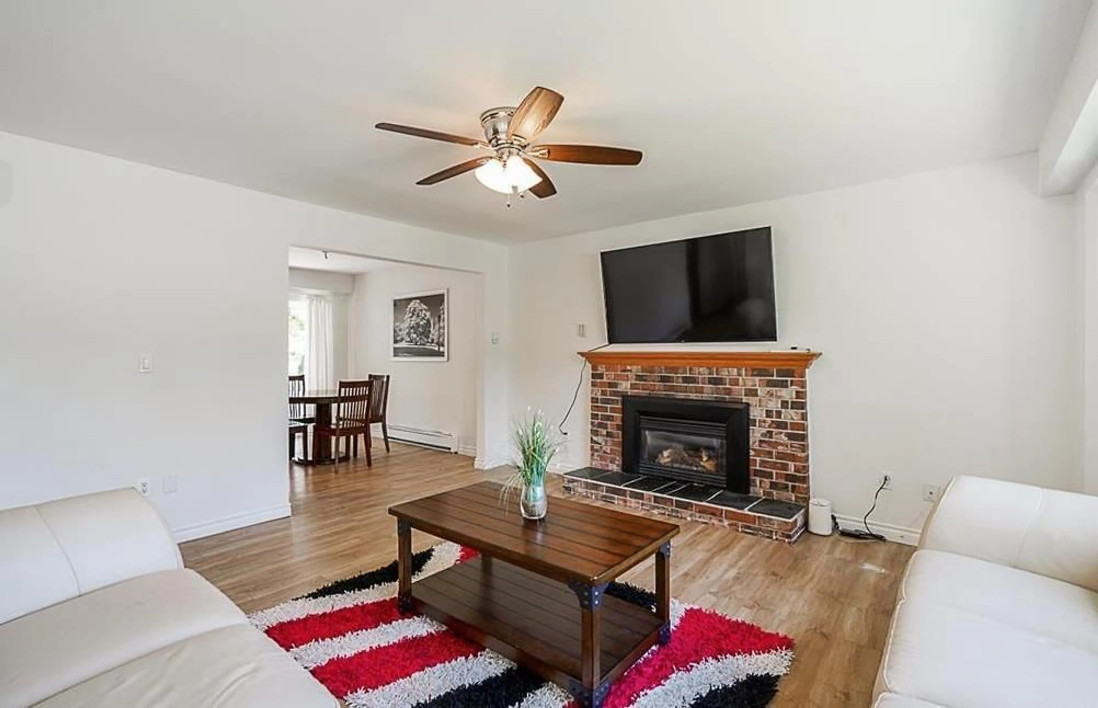 Living room with furniture, wood/laminate floor for 15084 86A, Surrey British Columbia V3S4V1