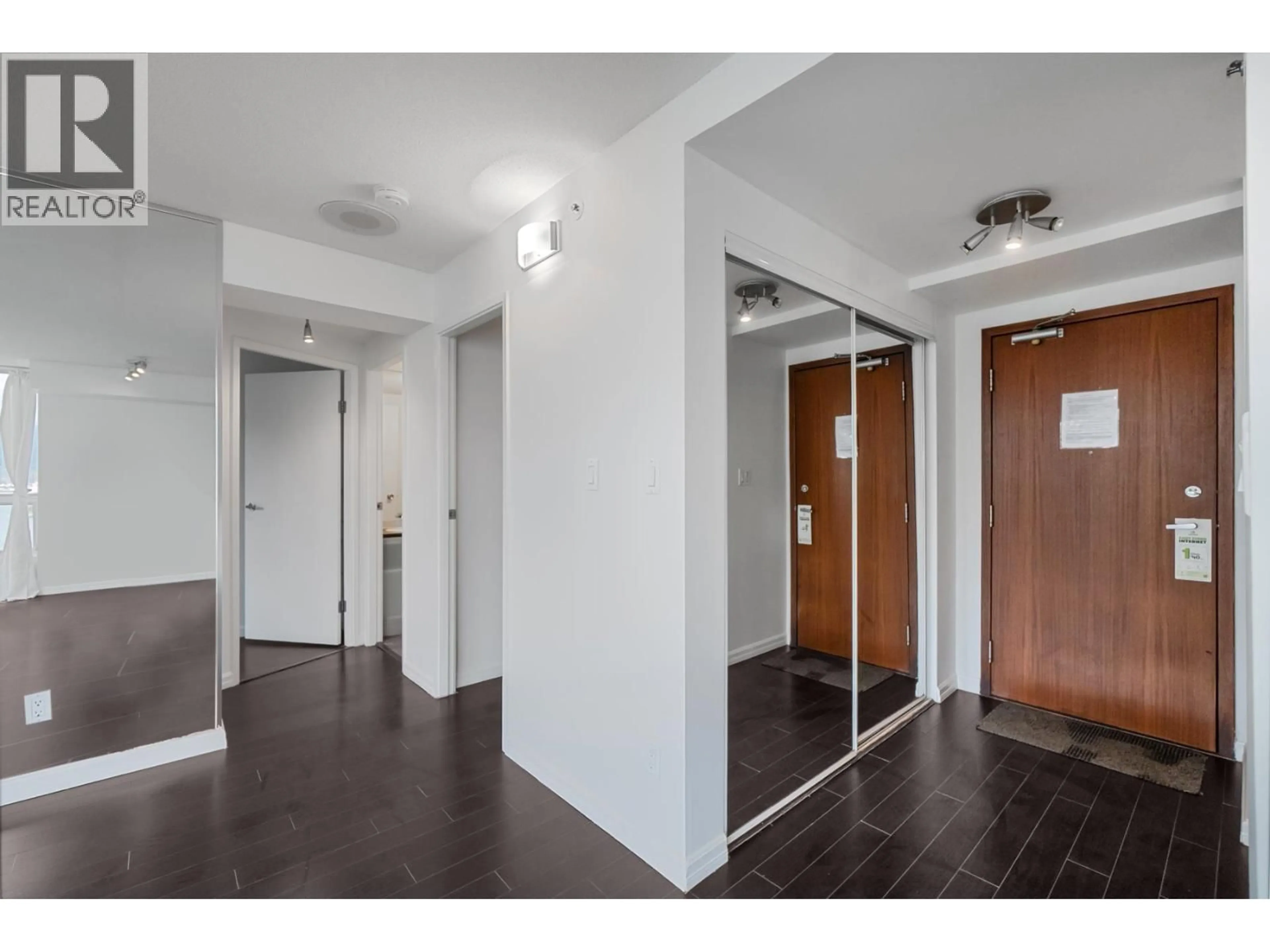 Indoor foyer for 1704 - 555 JERVIS STREET, Vancouver British Columbia V6E4N1