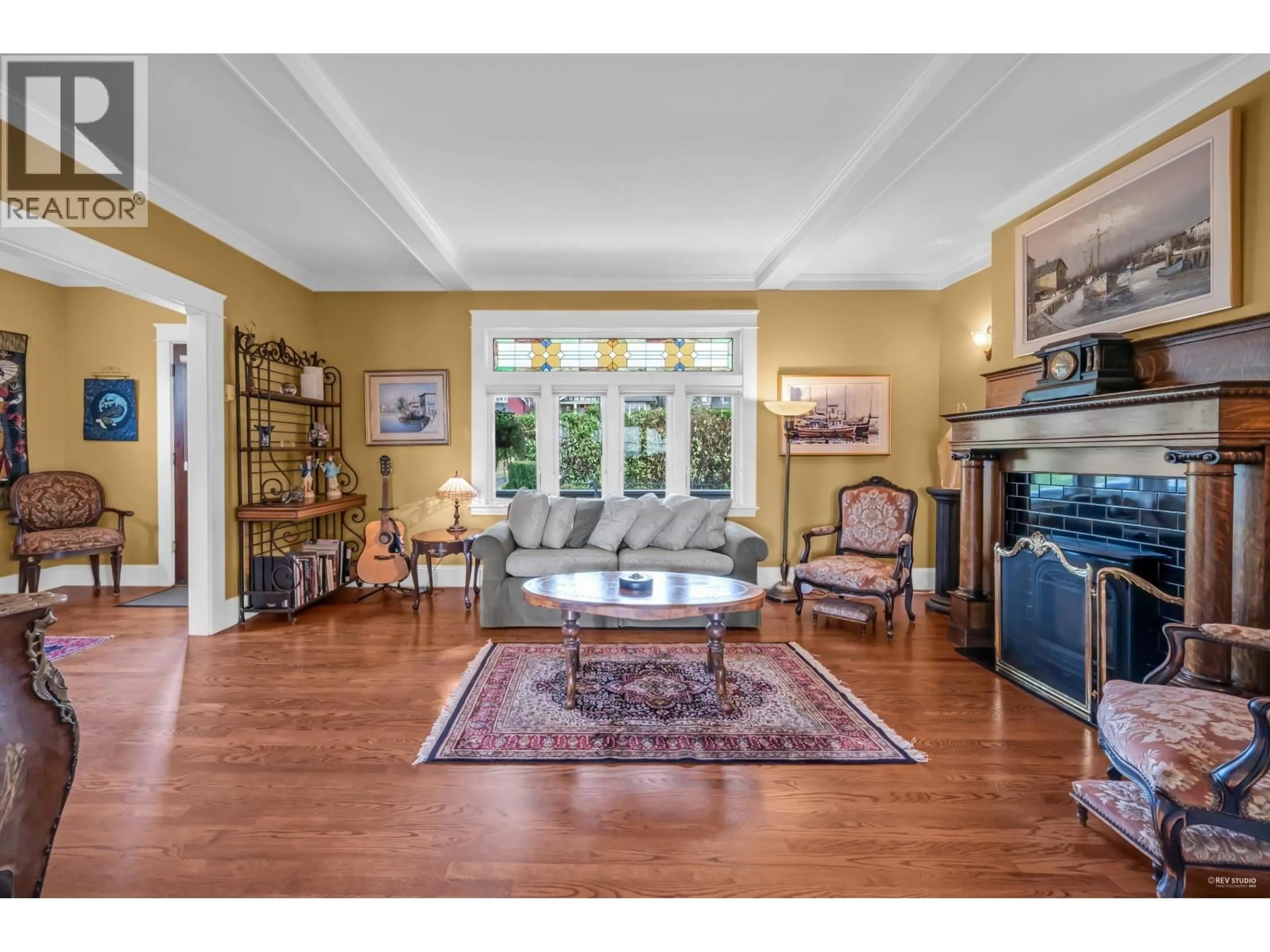 Unknown for 255 6TH STREET, North Vancouver British Columbia V7M1K7