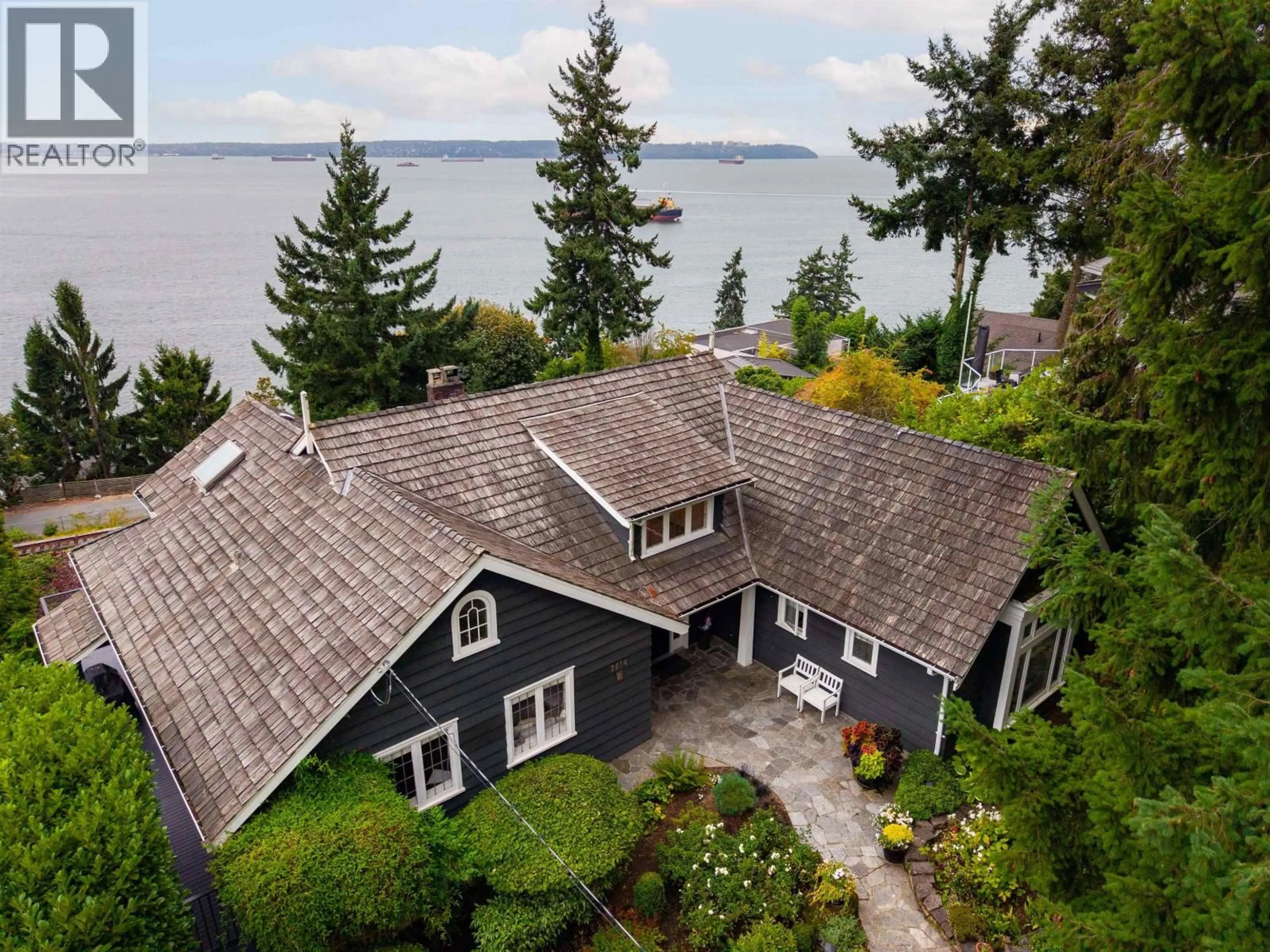 A pic from outside/outdoor area/front of a property/back of a property/a pic from drone, water/lake/river/ocean view for 3654 CREERY AVENUE, West Vancouver British Columbia V7V2M1