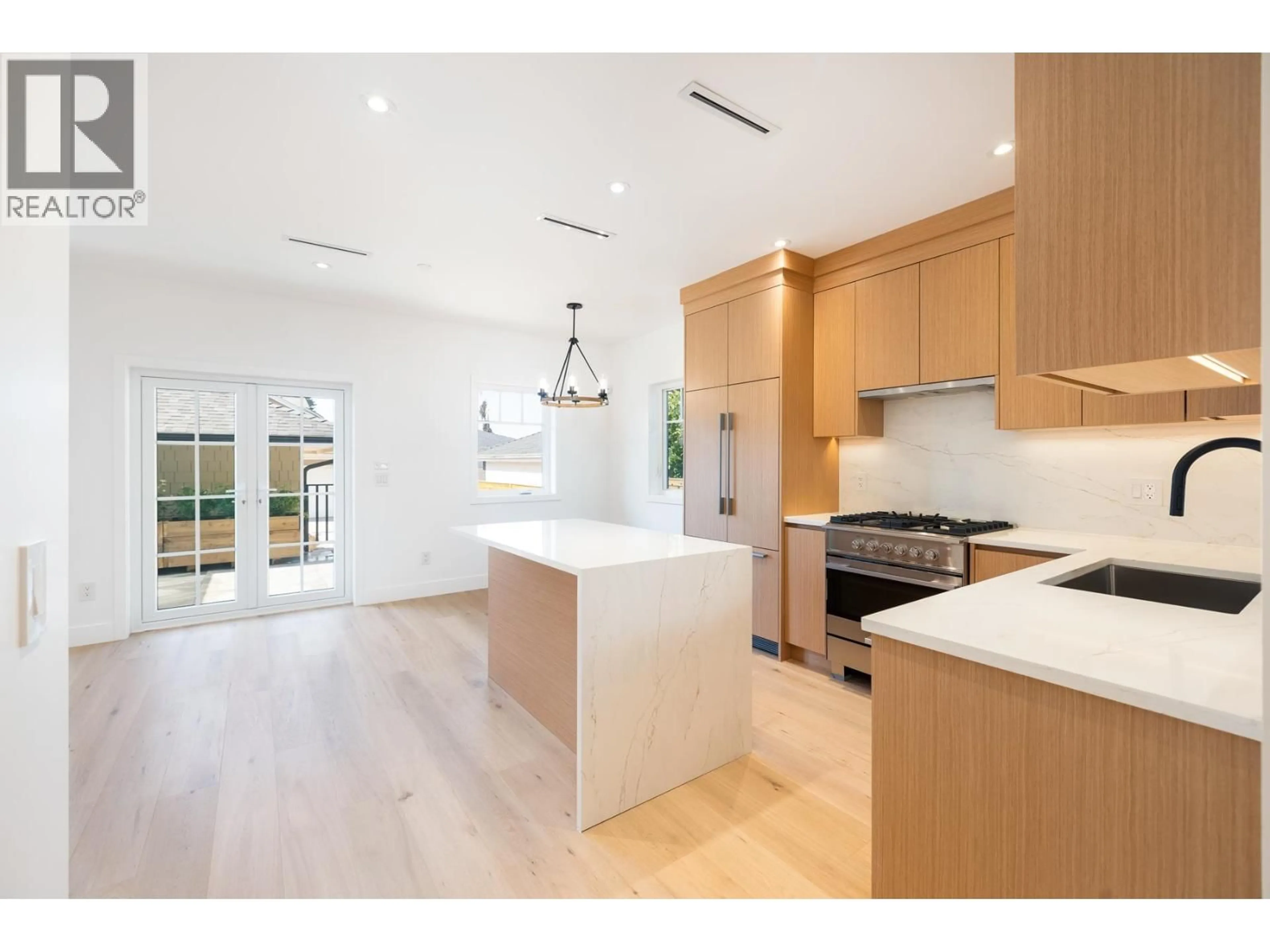 Open concept kitchen, unknown for 261 6TH STREET, North Vancouver British Columbia V7M1K7