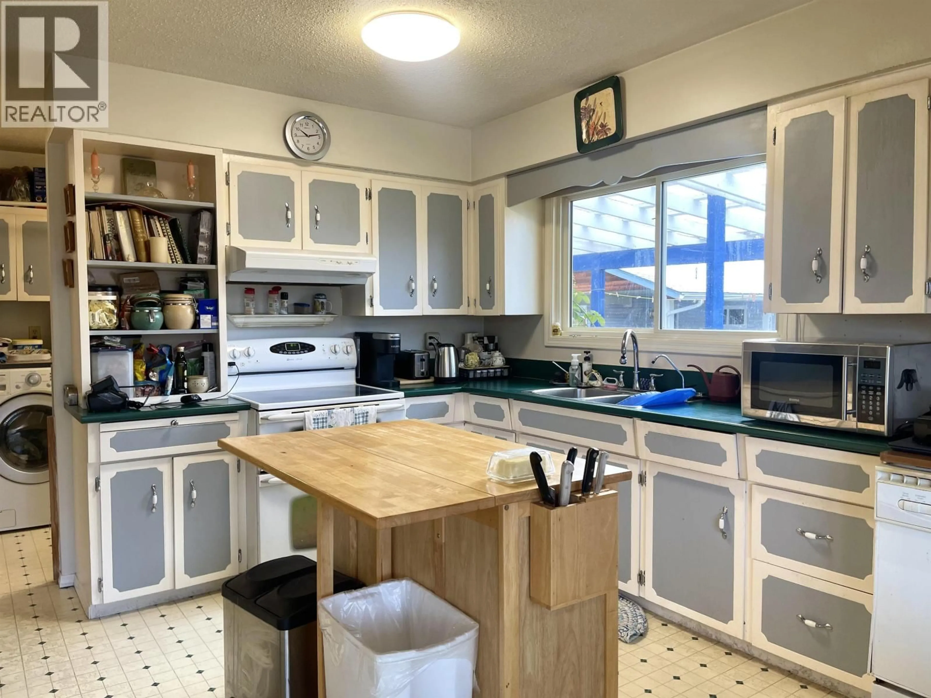 Standard kitchen, unknown for 1514 QUEEN STREET, Smithers British Columbia V0J2N0