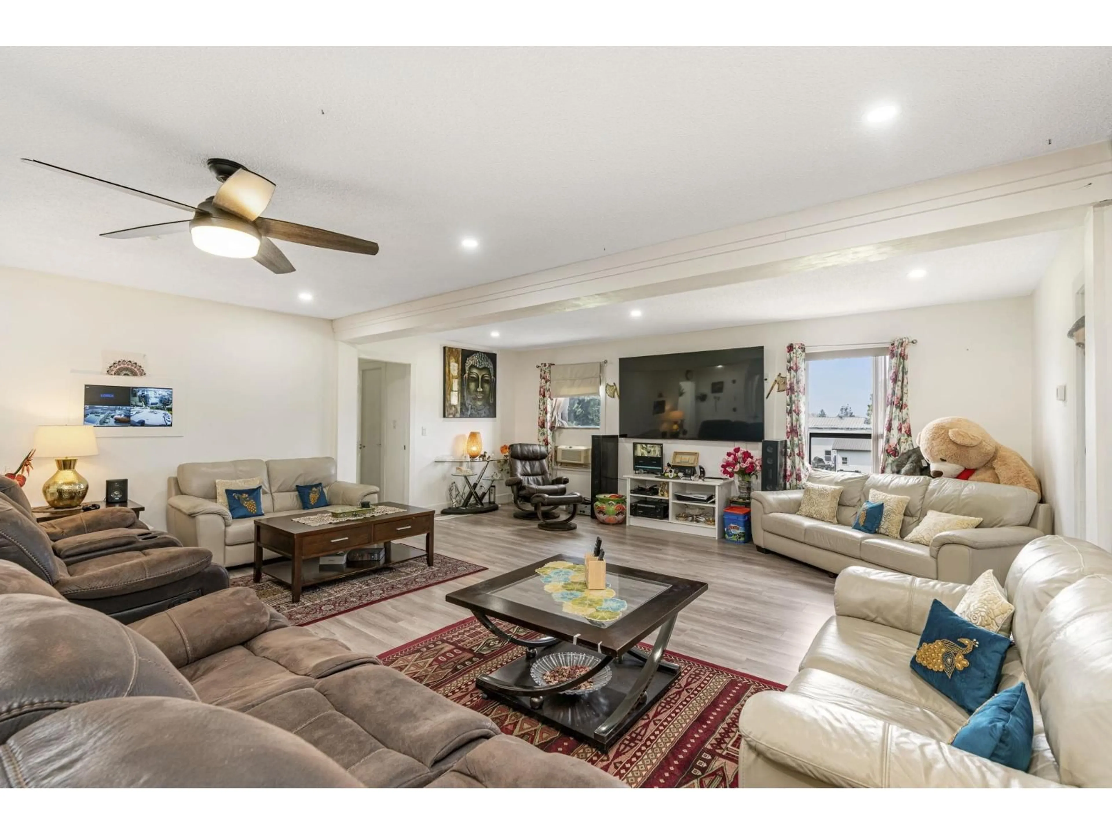 Living room with furniture, unknown for 32354 MARSHALL, Abbotsford British Columbia V2T1A4